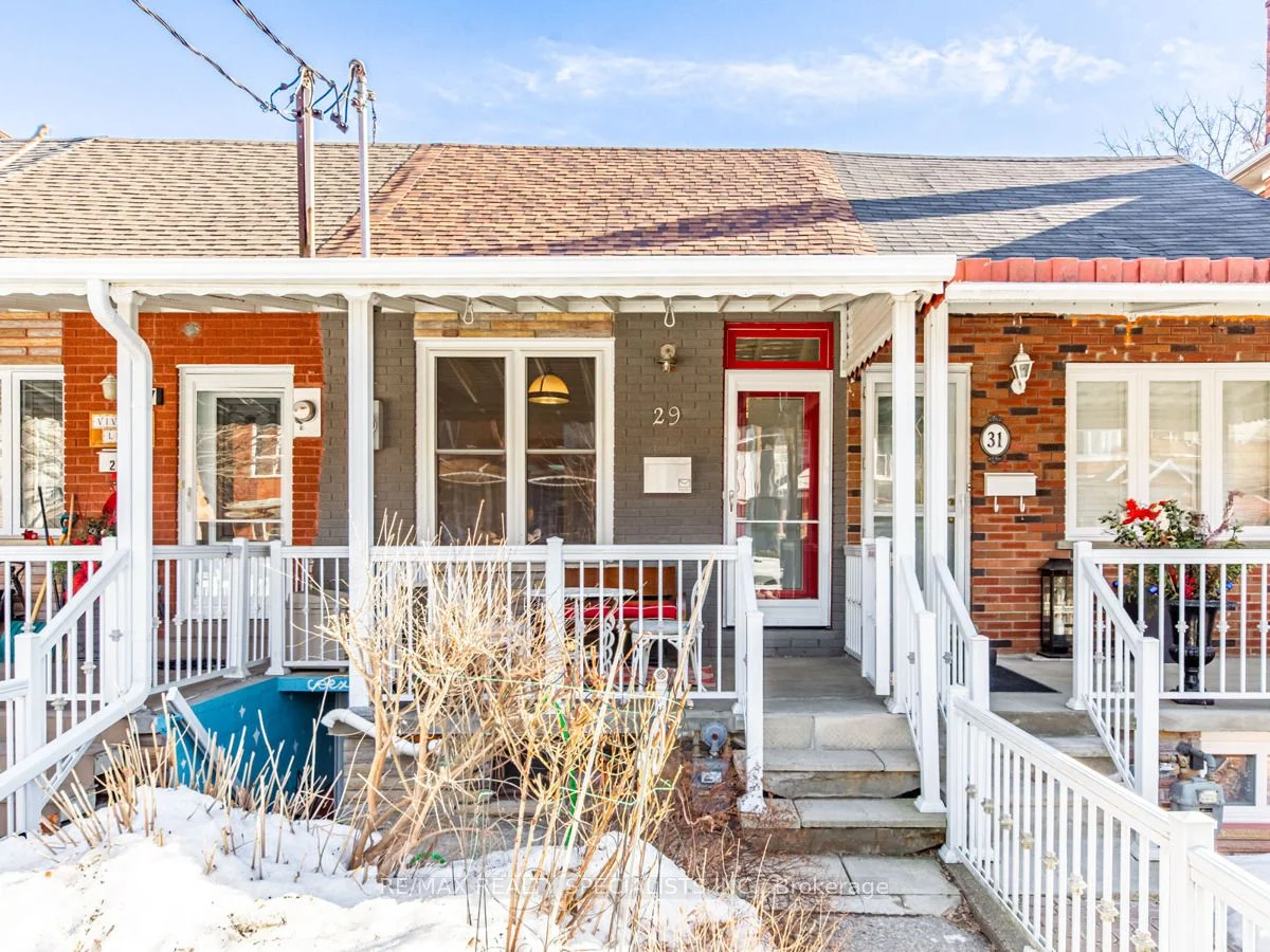Att/Row/Townhouse in Toronto