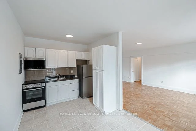 110 Wellesley Street E 402, Toronto C08, On M4y 1j1