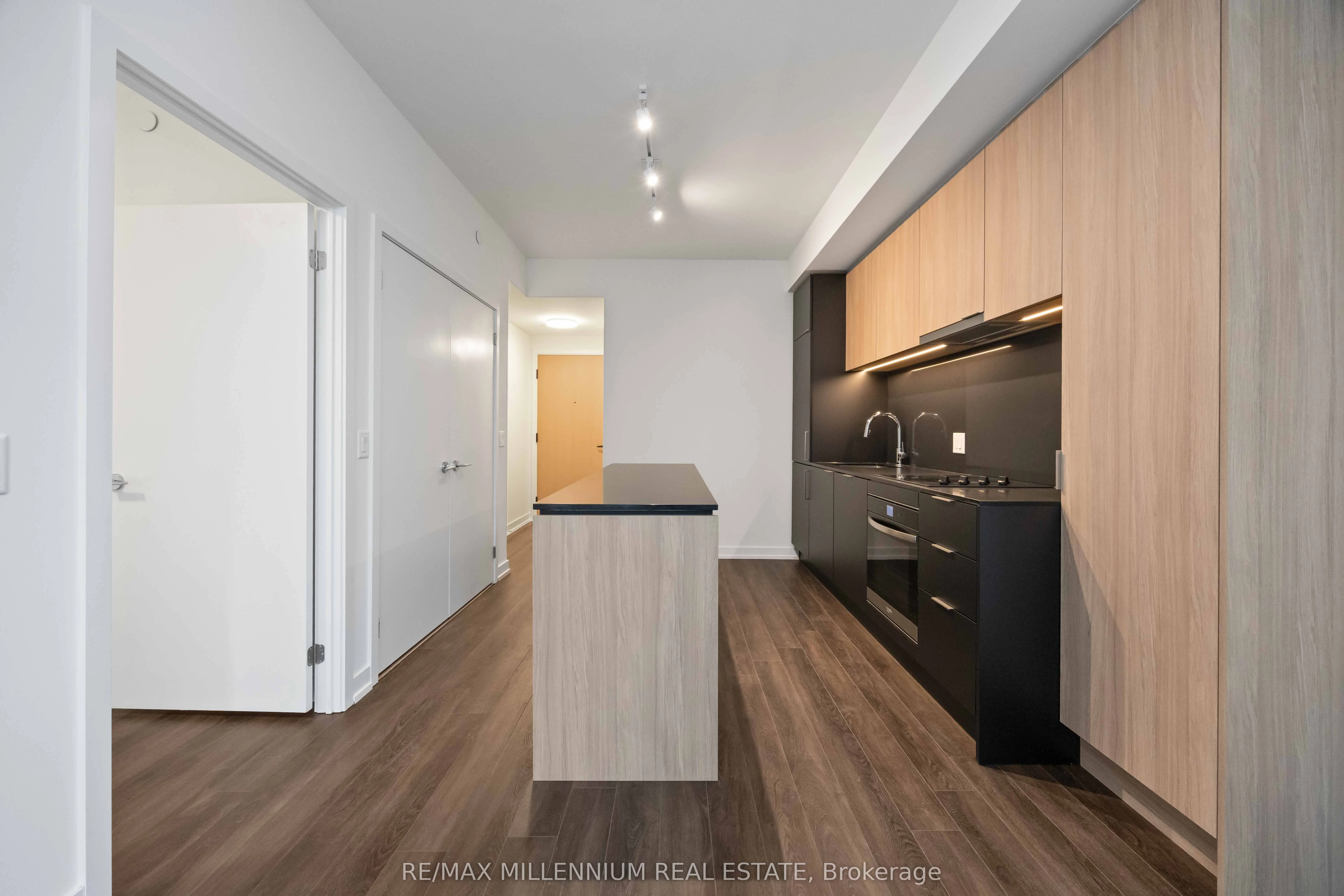 89 Church Street 1710, Toronto C08, ON M5C 2G3