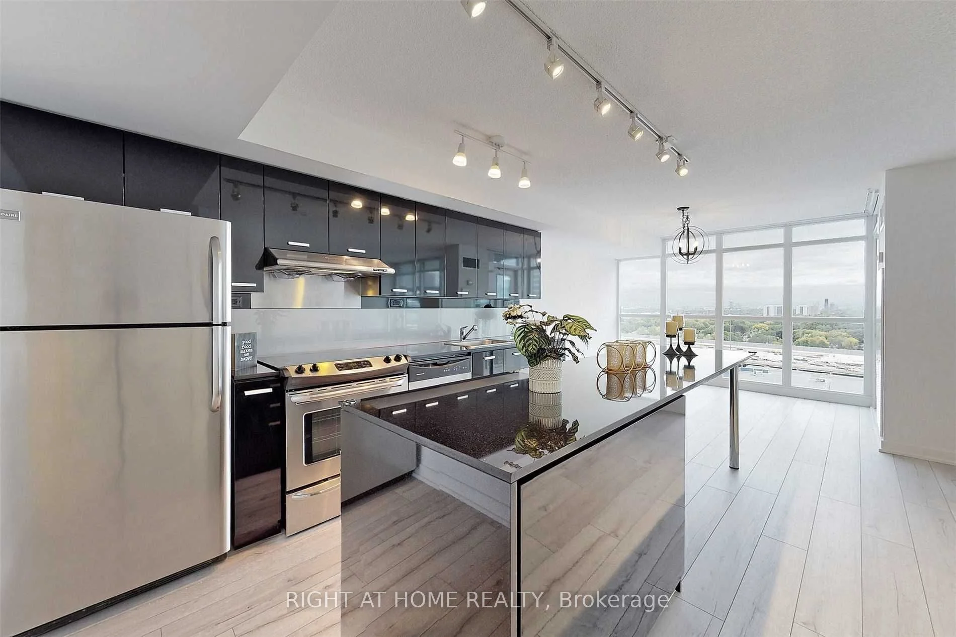 19 Singer Court 1823, Toronto C15, ON M2K 0B2