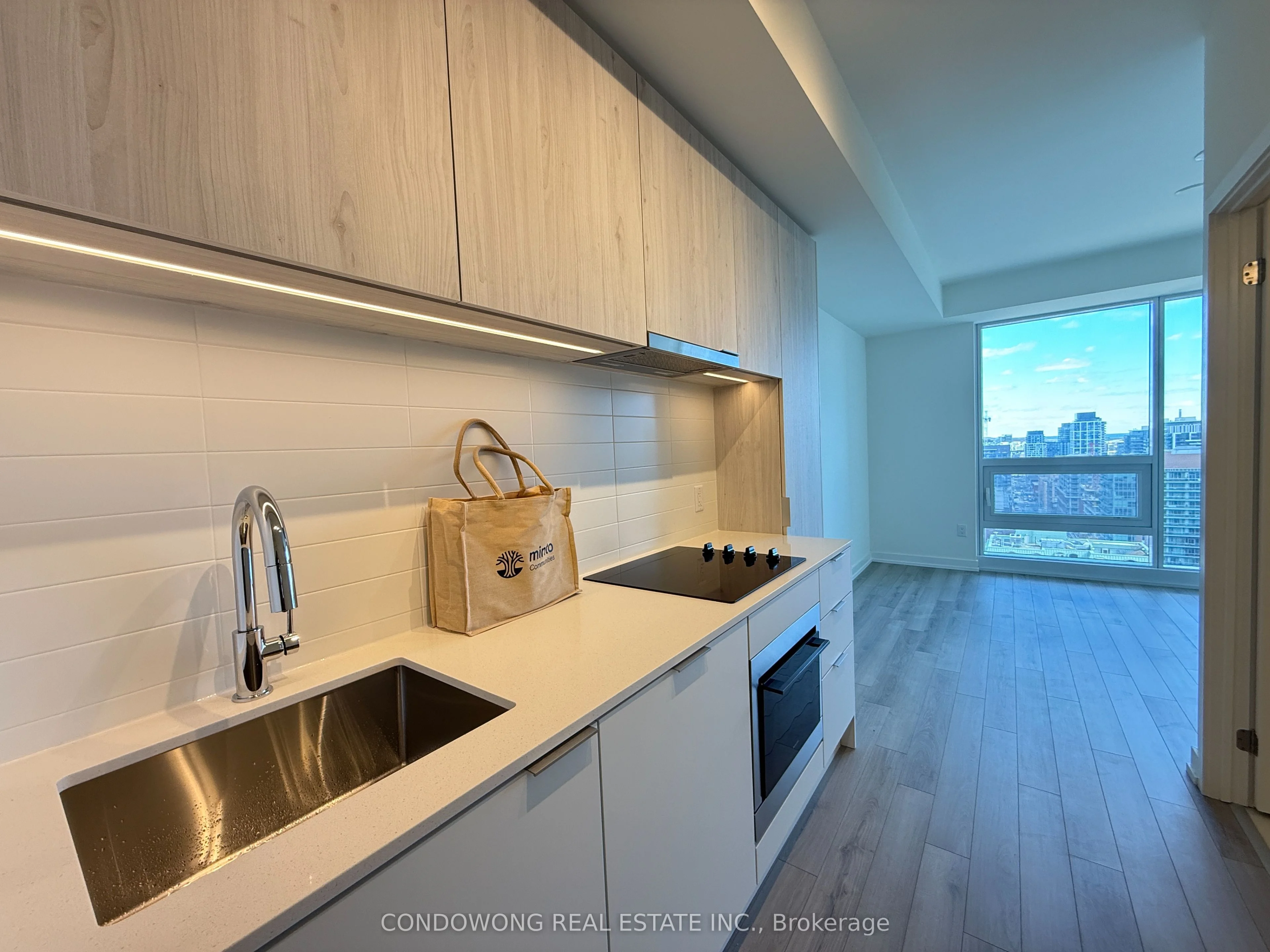 89 Church Street 2305, Toronto C08, On M5c 0b7