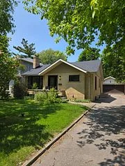 16 Fleetwell Court, Toronto C07, ON M2R 1L3