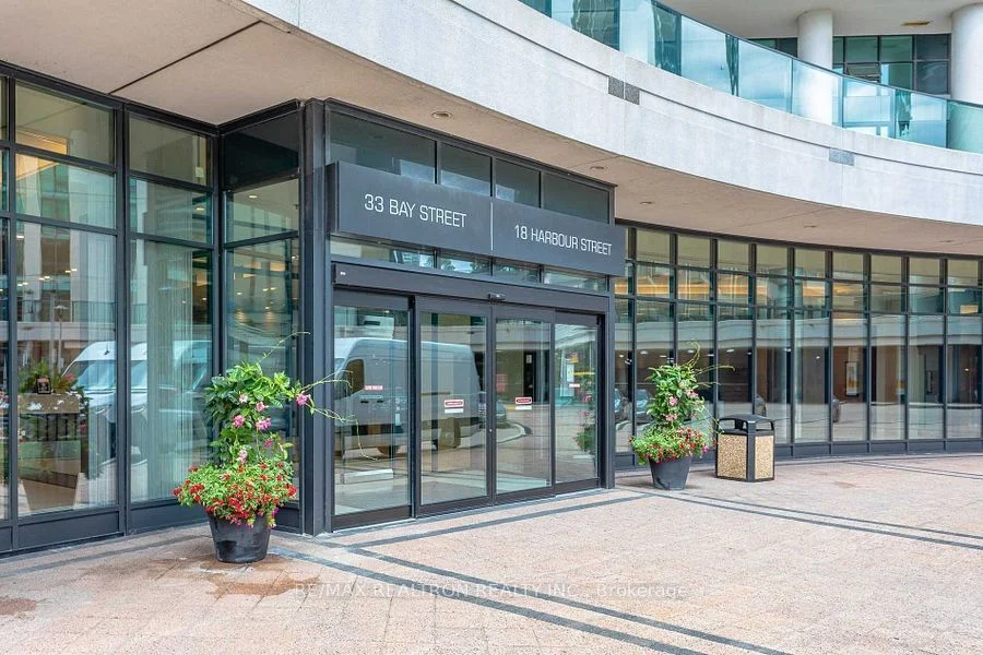 33 Bay Street 3303, Toronto C01, On M5j 2z3