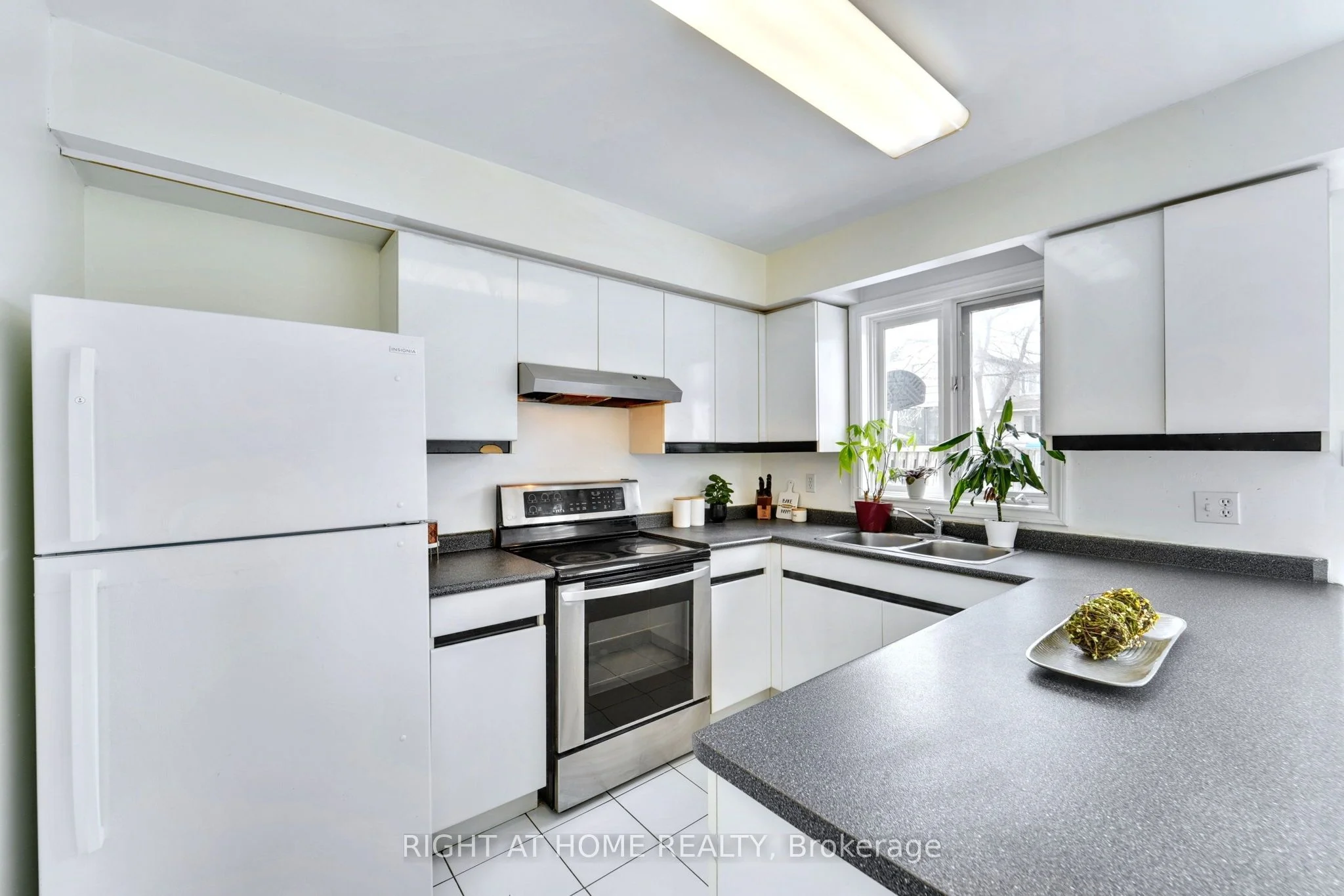 398 Woburn Avenue, Toronto C04, ON M5M 1L5