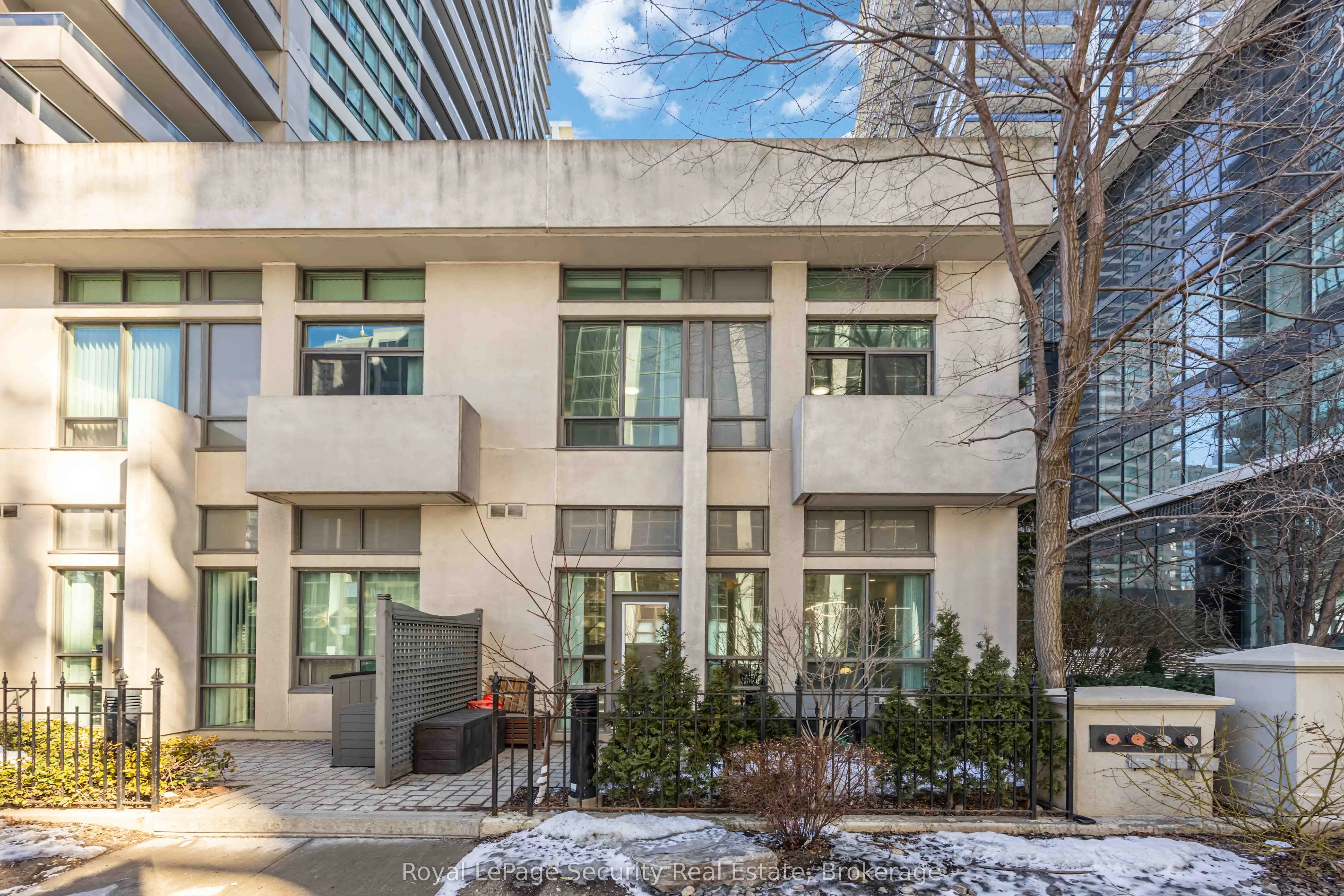 Condo Townhouse in Toronto