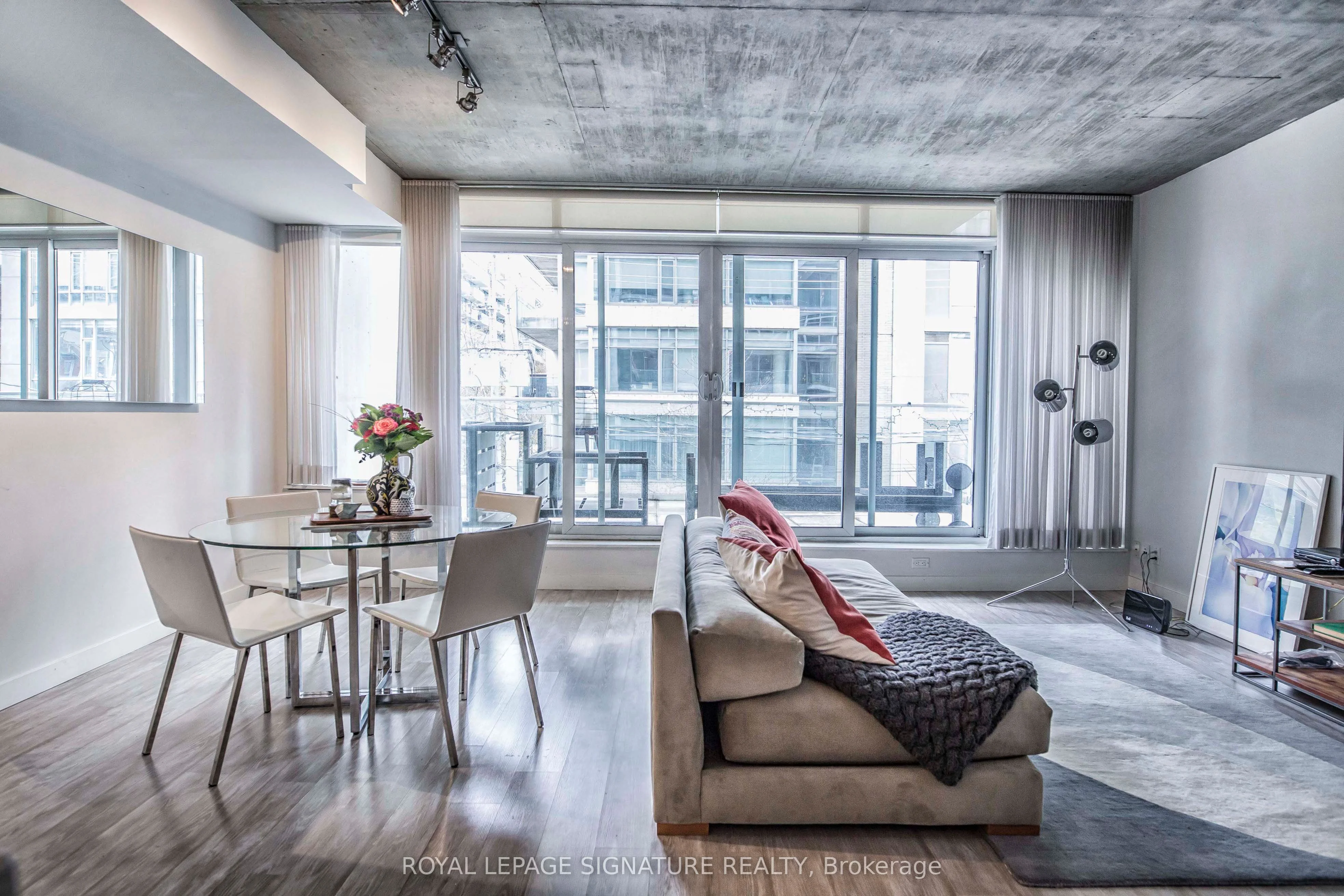 Condo Apartment in Toronto