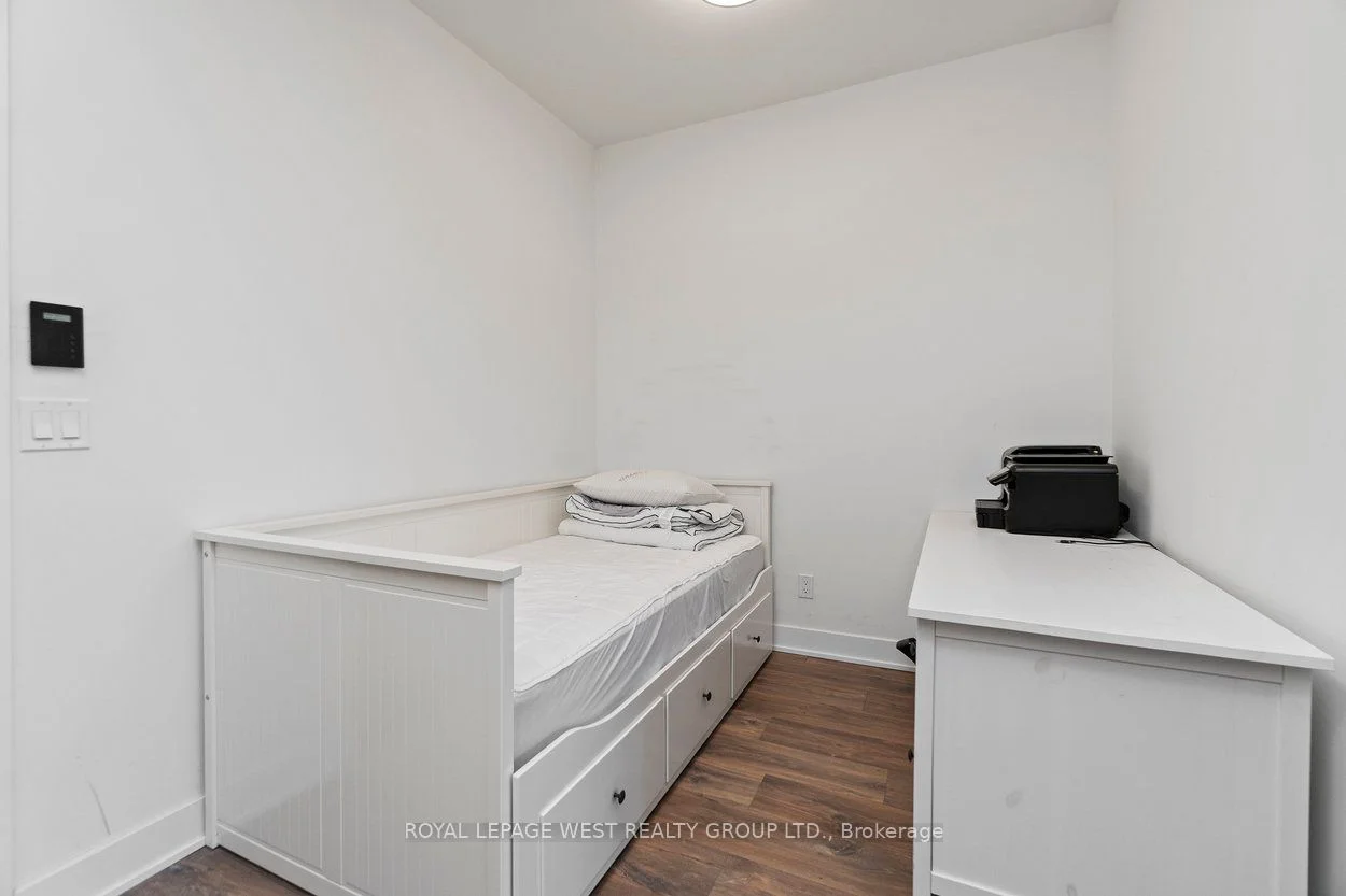 38 Cameron Street 726, Toronto C01, ON M5T 0C3