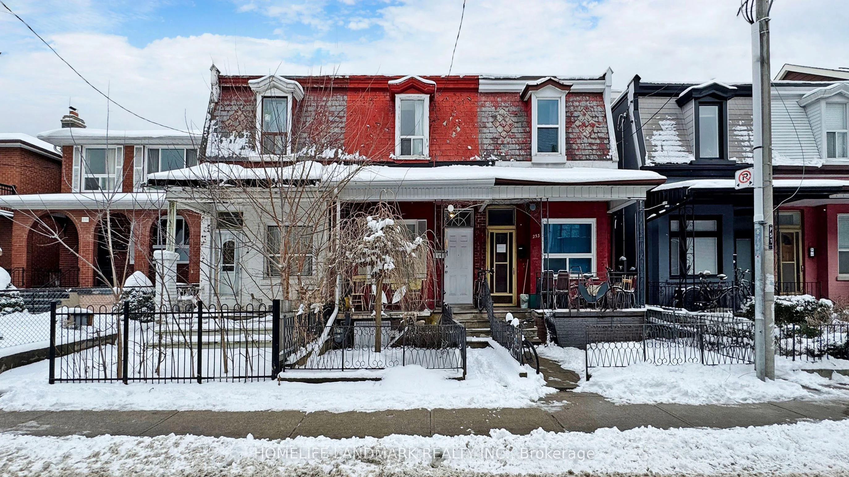 255 Manning Avenue 2nd Fl, Toronto C01, On M6j 2k8