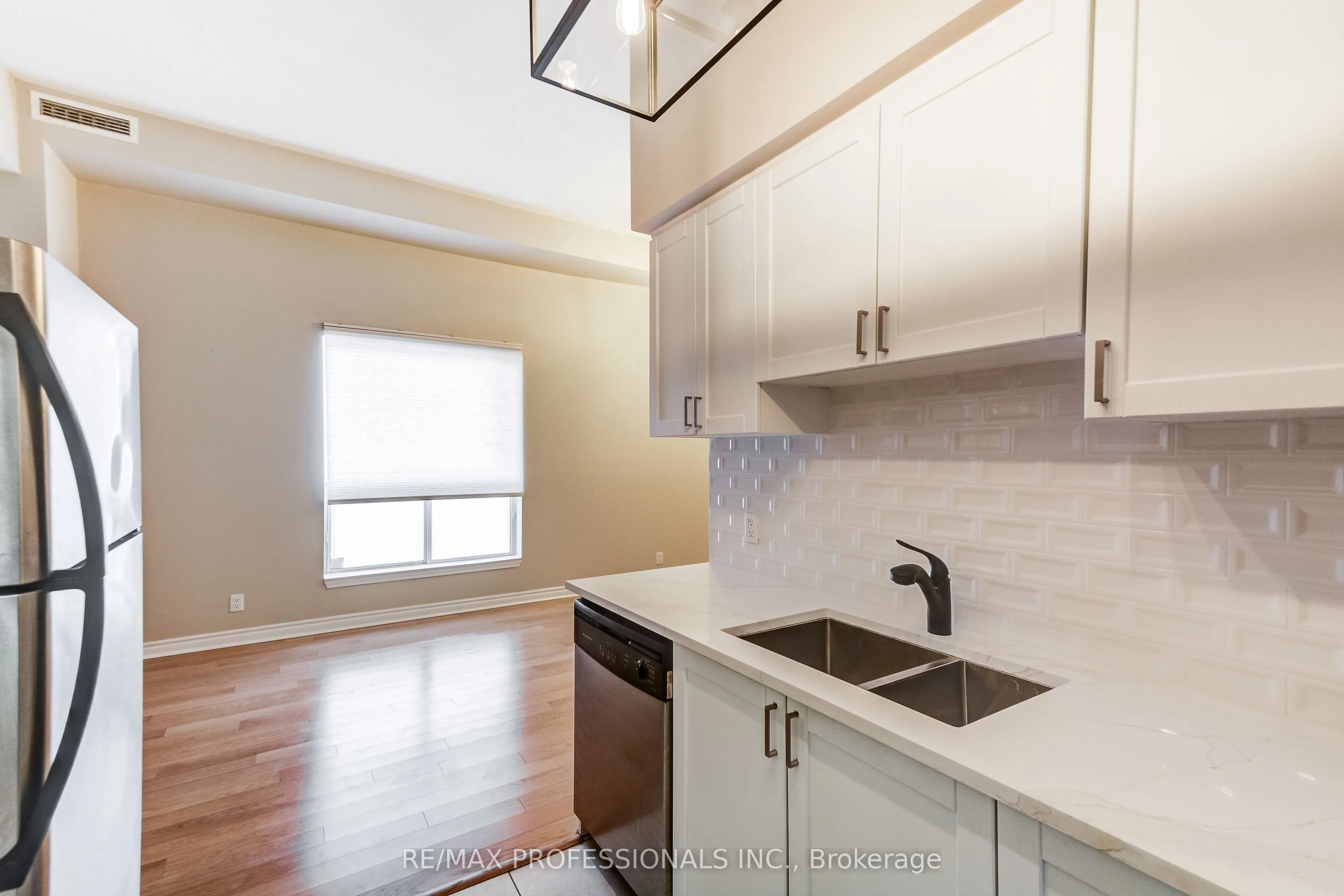 11 Christie Street 103, Toronto C02, ON M6G 4C3