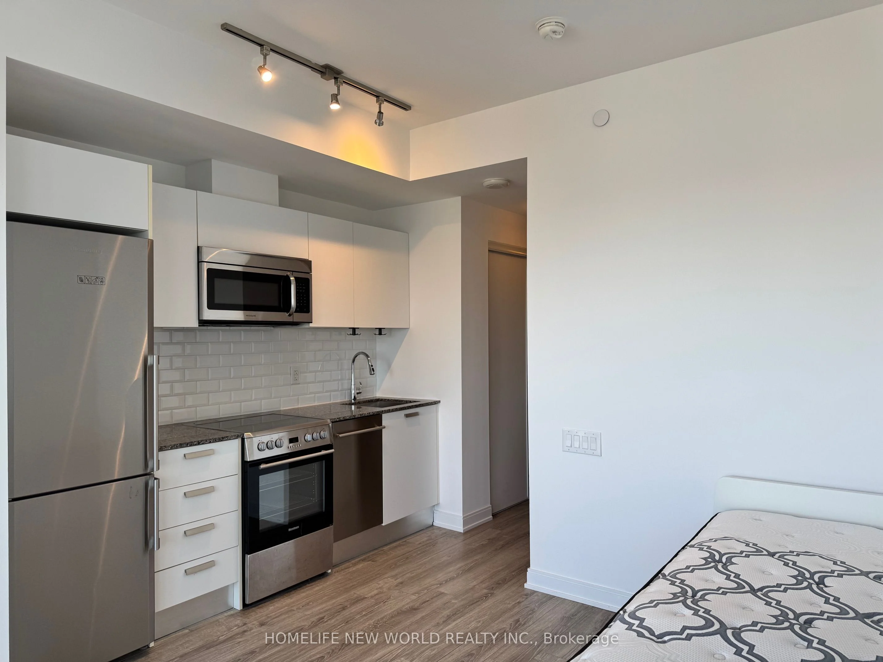 42 Charles Street E 3807, Toronto C08, ON M4Y 0B7