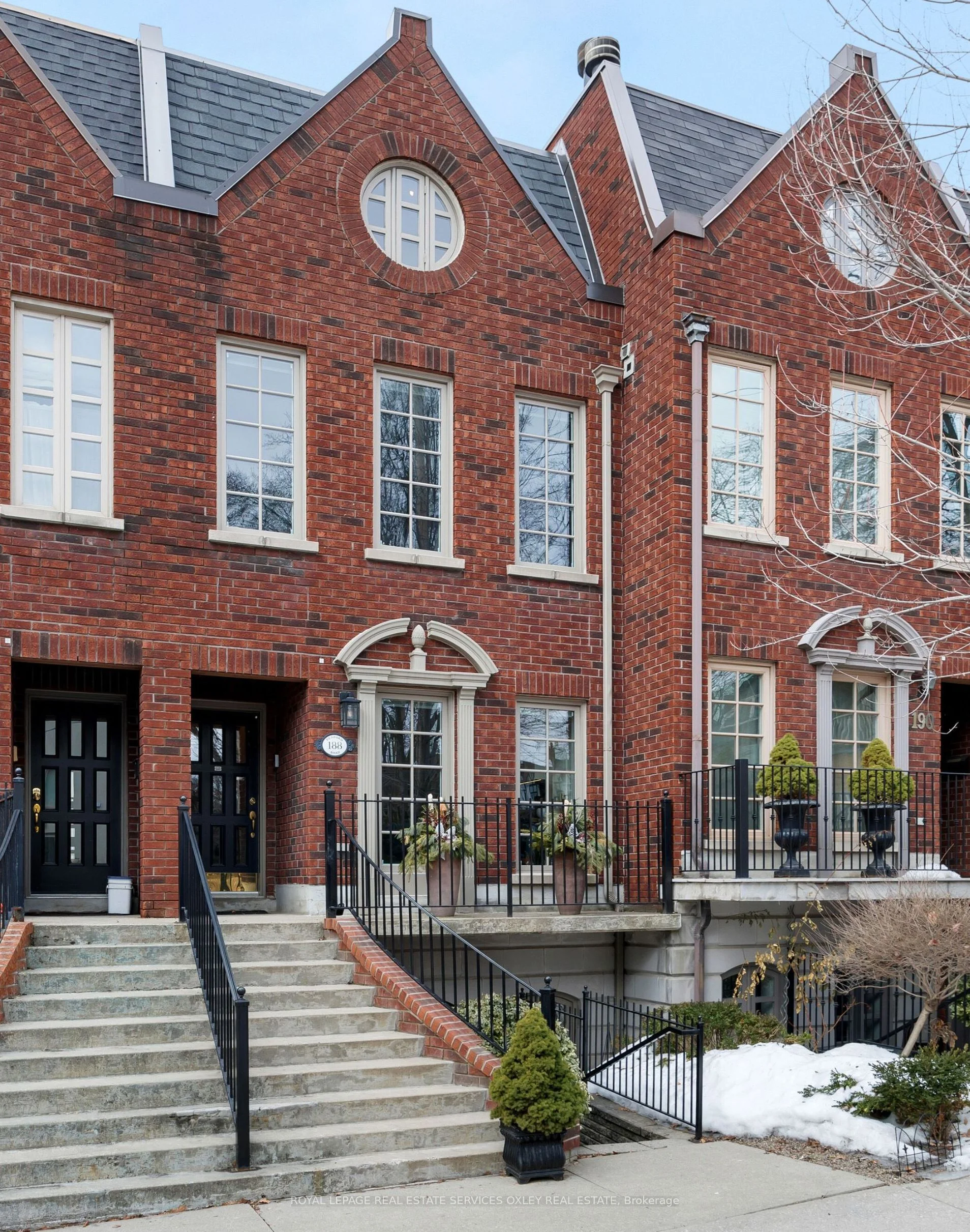 Att/Row/Townhouse in Toronto
