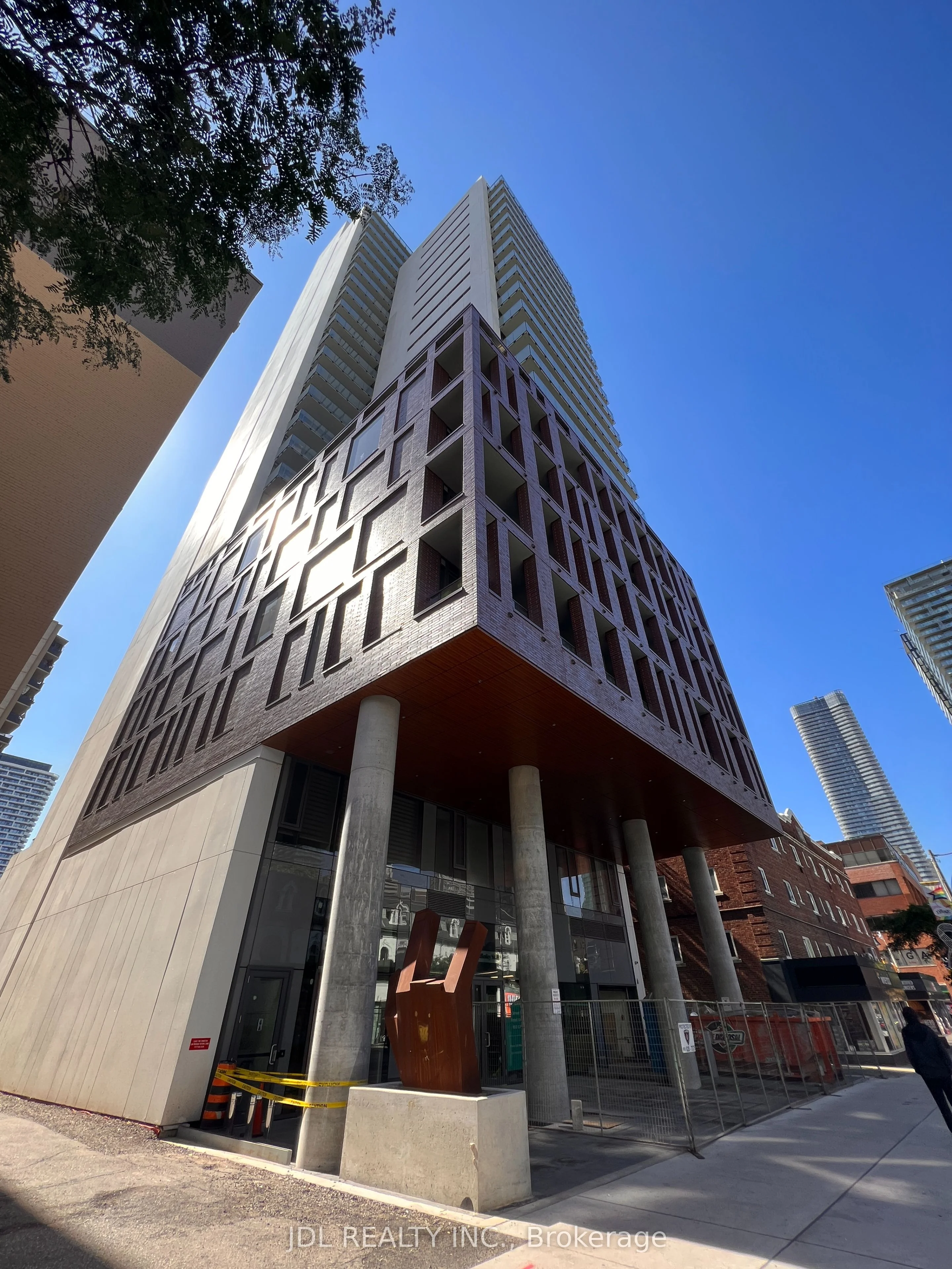 81 Wellesley Street E 508, Toronto C08, On M4y 0c5