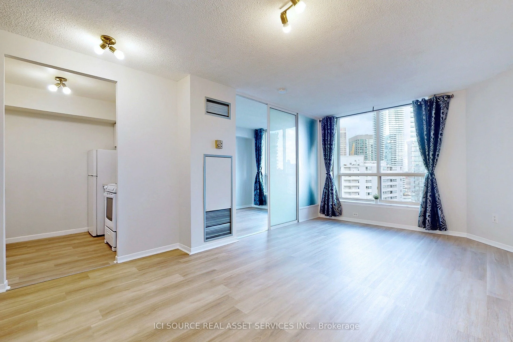 44 St. Joseph Street 2505, Toronto C01, On M4y 2w4