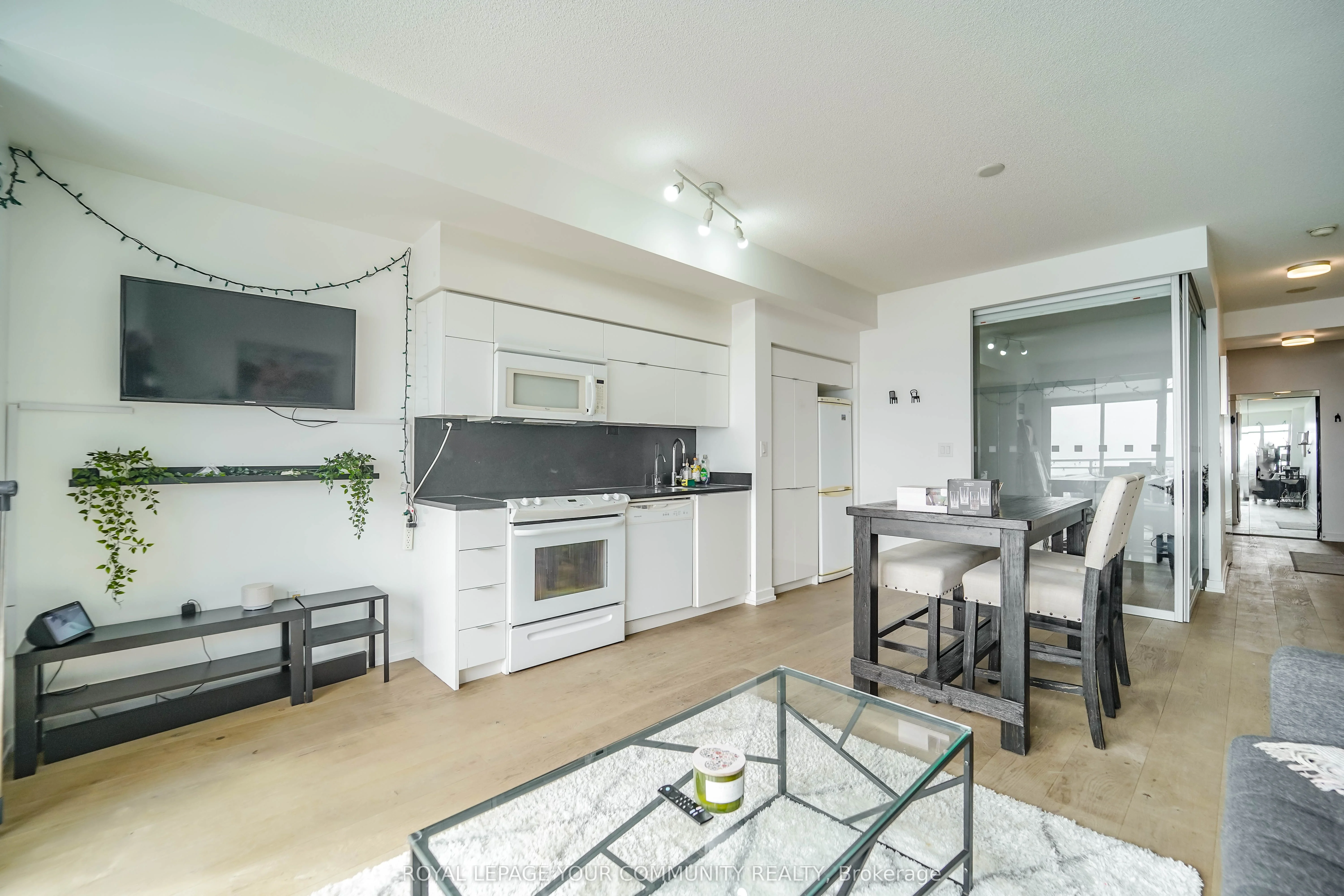Condo Apartment in Toronto