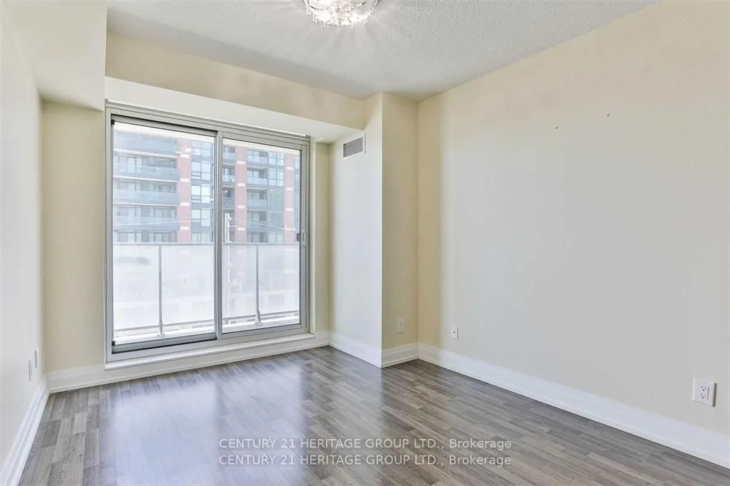 555 Wilson Avenue 417E, Toronto C06, ON M3H 5Y6