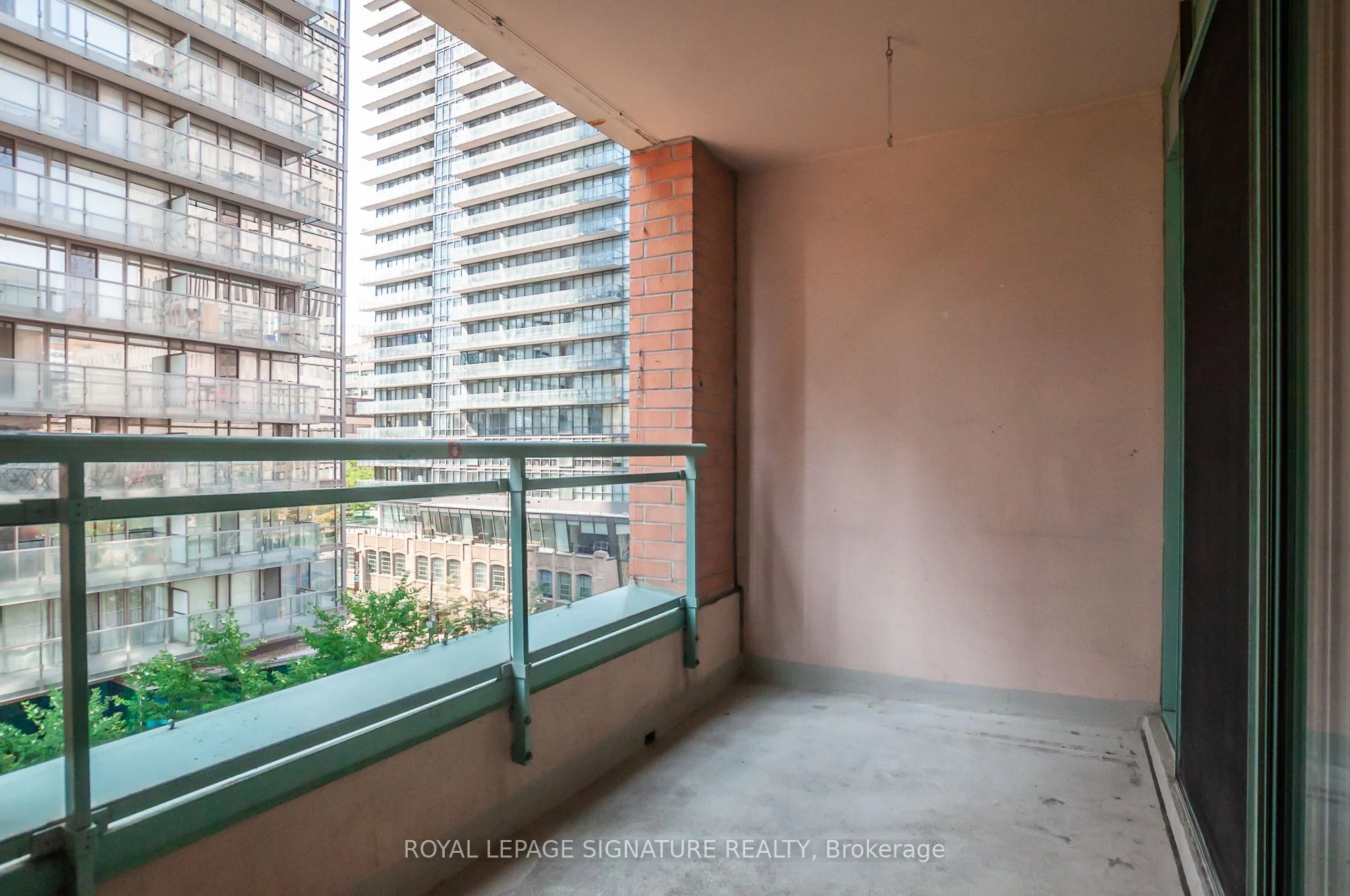 887 Bay Street 605, Toronto C01, ON M5S 3K4