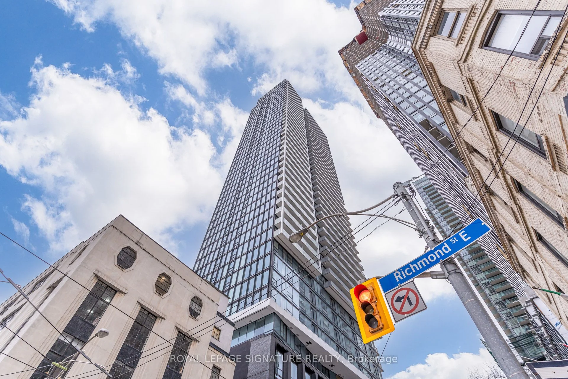 89 Church Street 1210, Toronto C08, On M5c 2g3