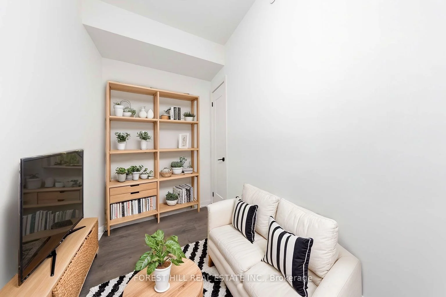 5 Defries Street 625, Toronto C08, On M5a 3r4