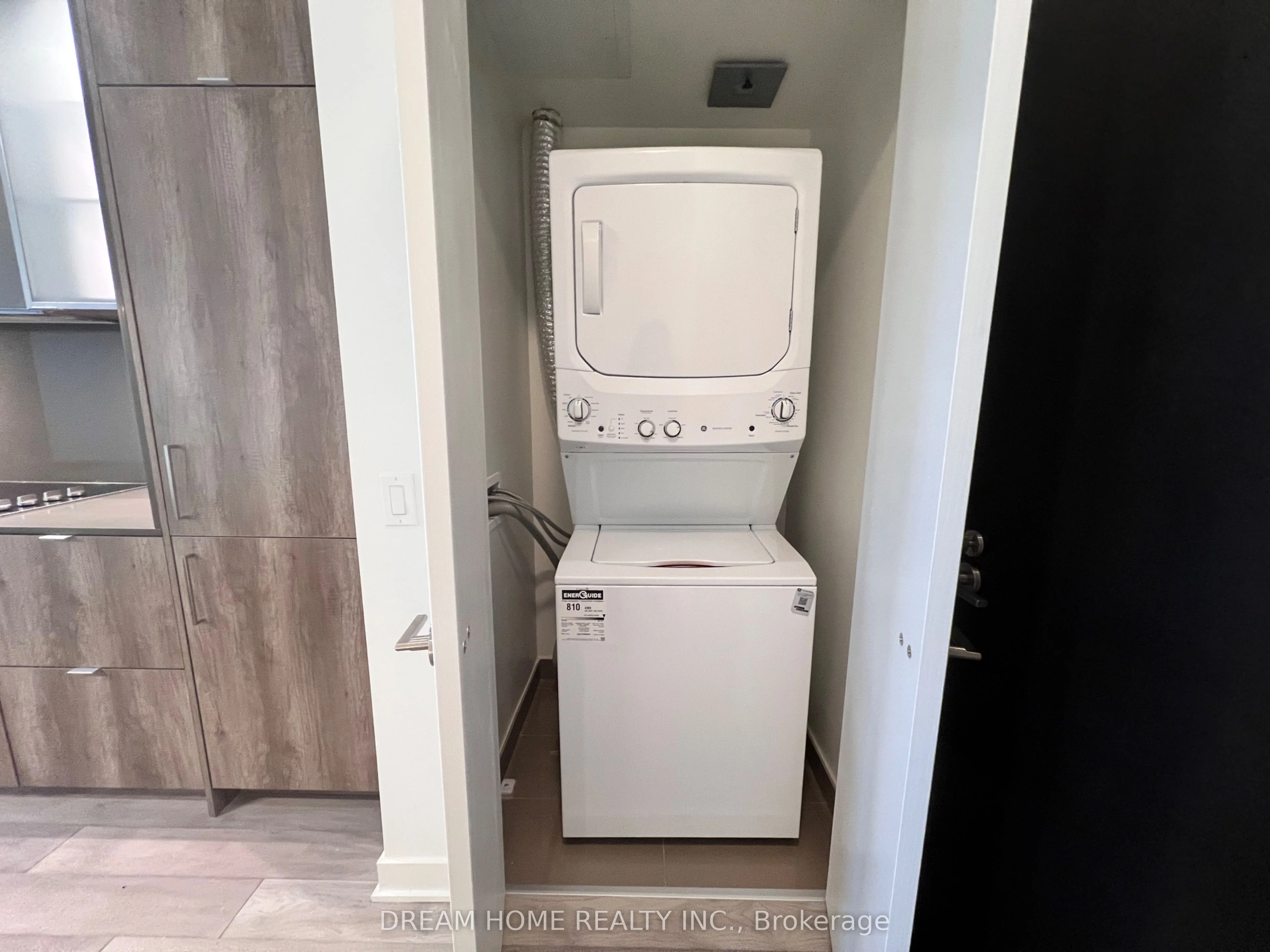 11 Yorkville Avenue 2206, Toronto C02, ON M4W 1L2