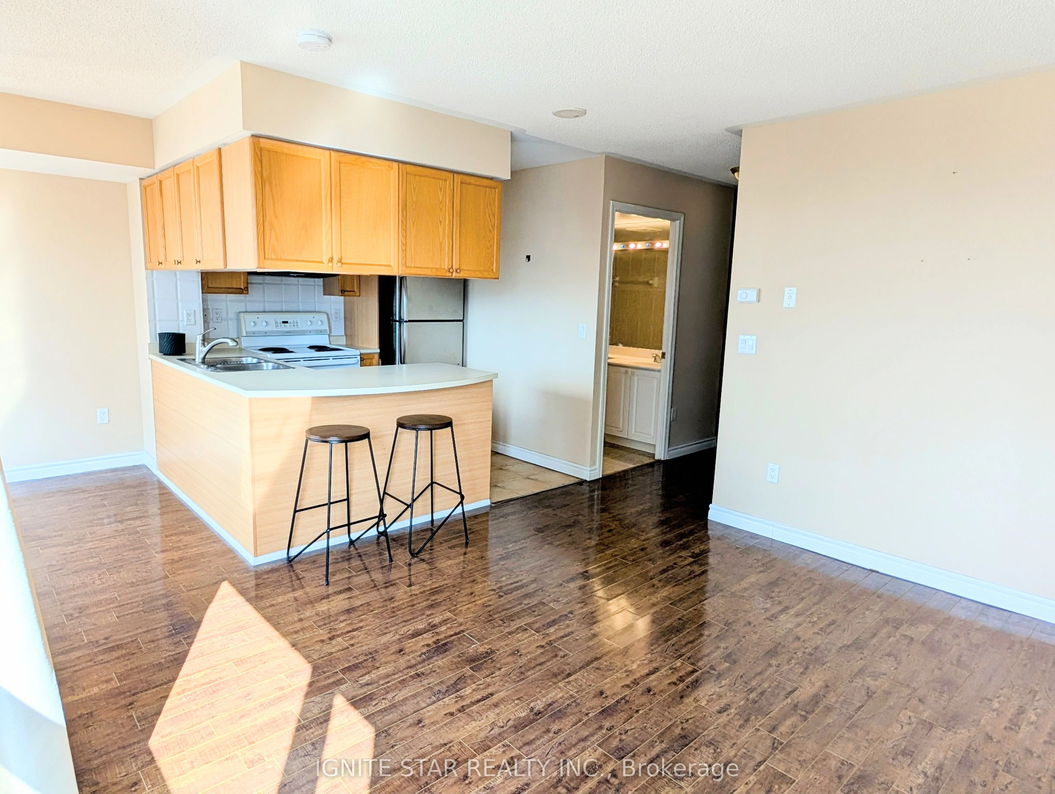 909 Bay Street 2504, Toronto C01, On M5s 3g2