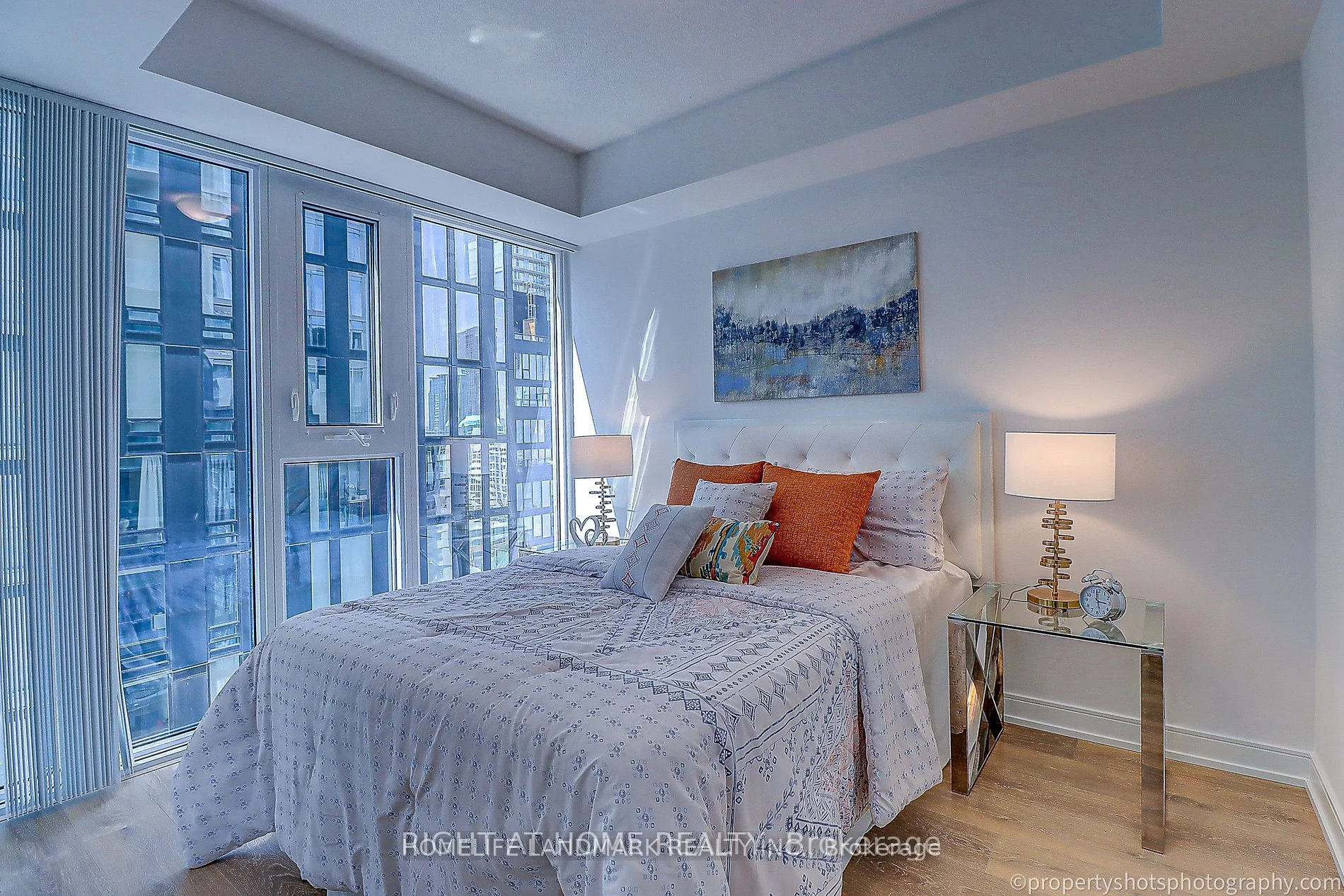 50 Wellesley Street E 2111, Toronto C08, On M4y 0c8
