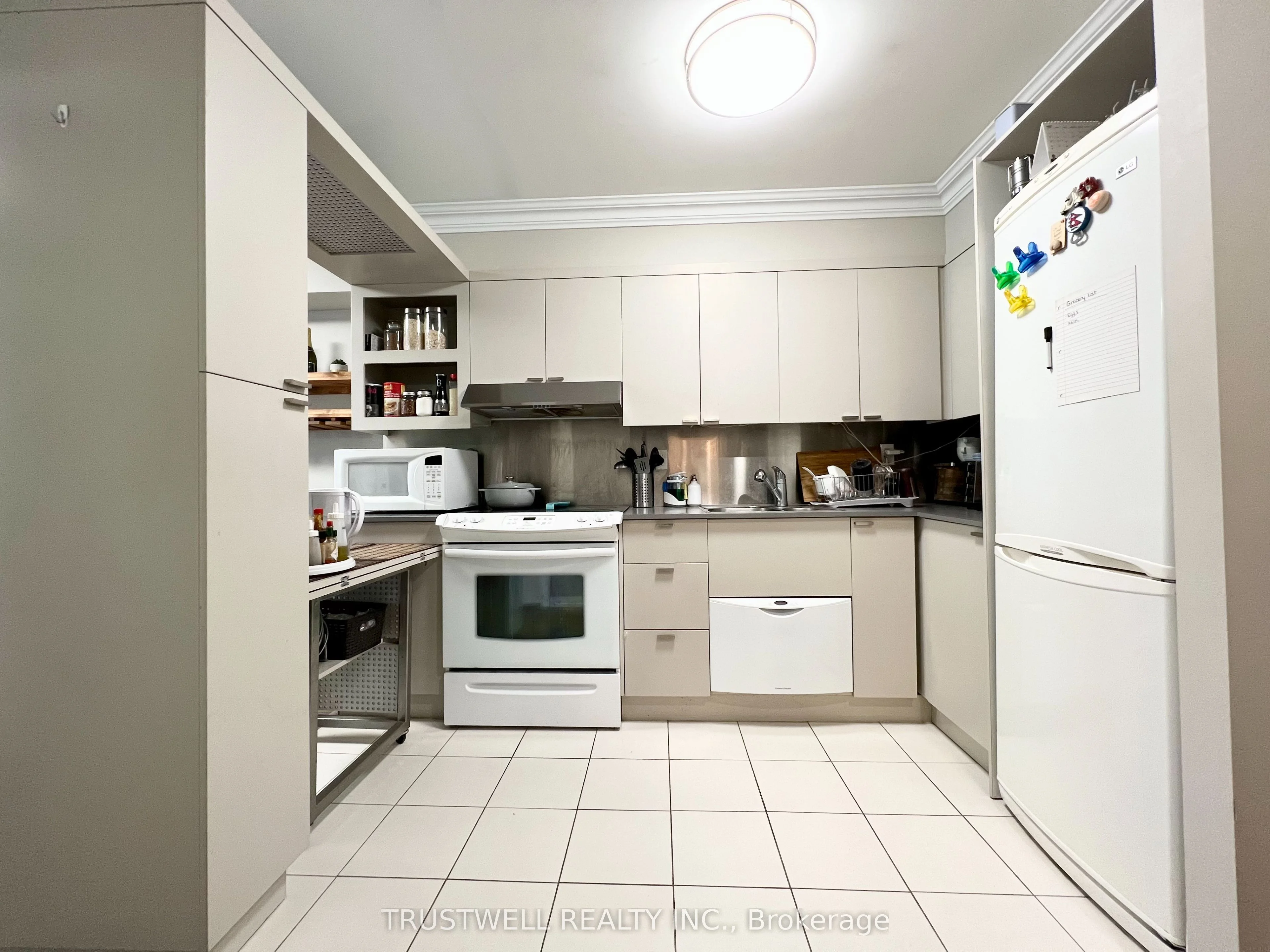 111 Elizabeth Street 739, Toronto C01, ON M5G 1P7