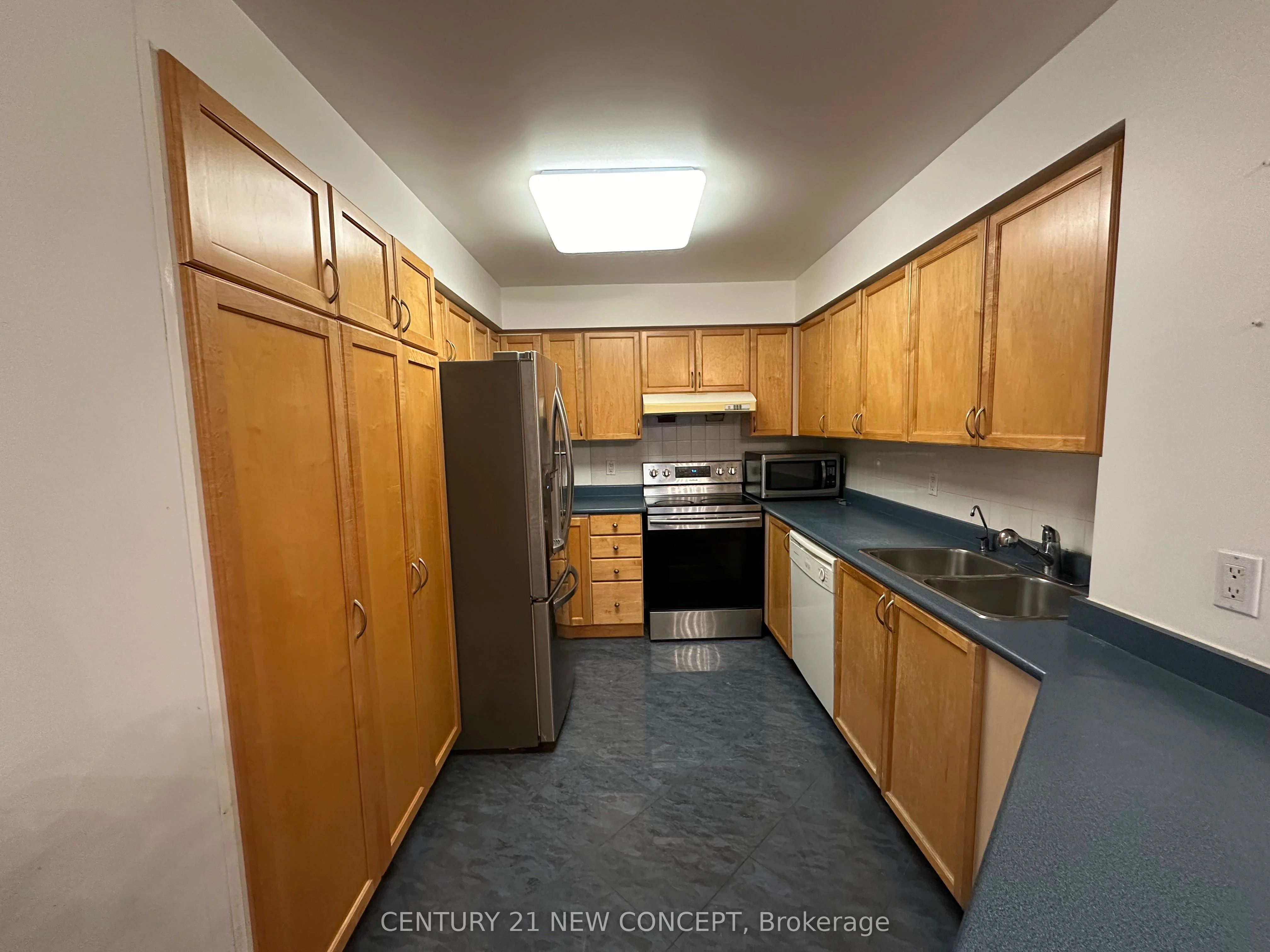 8 Hillcrest Avenue 1212, Toronto C14, On M2n 6y6