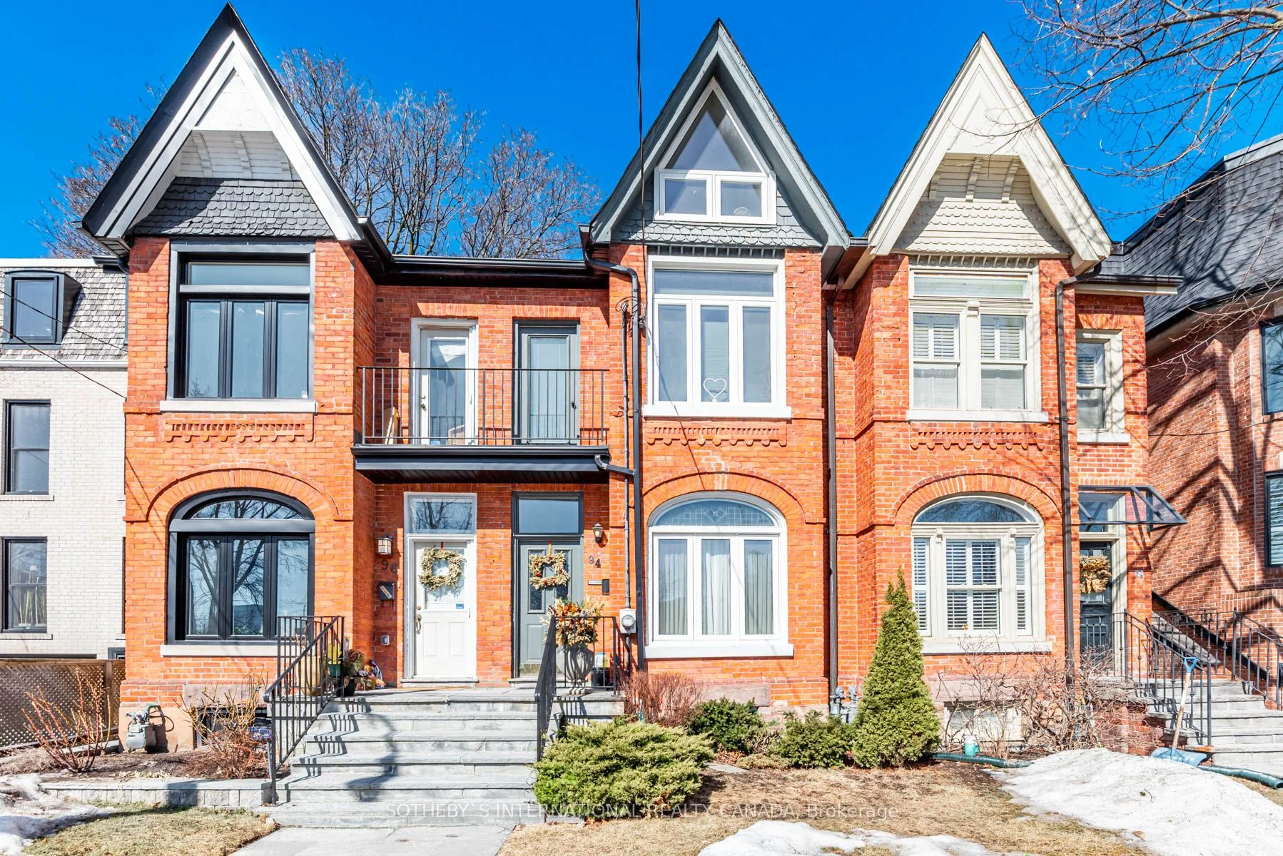 Att/Row/Townhouse in Toronto