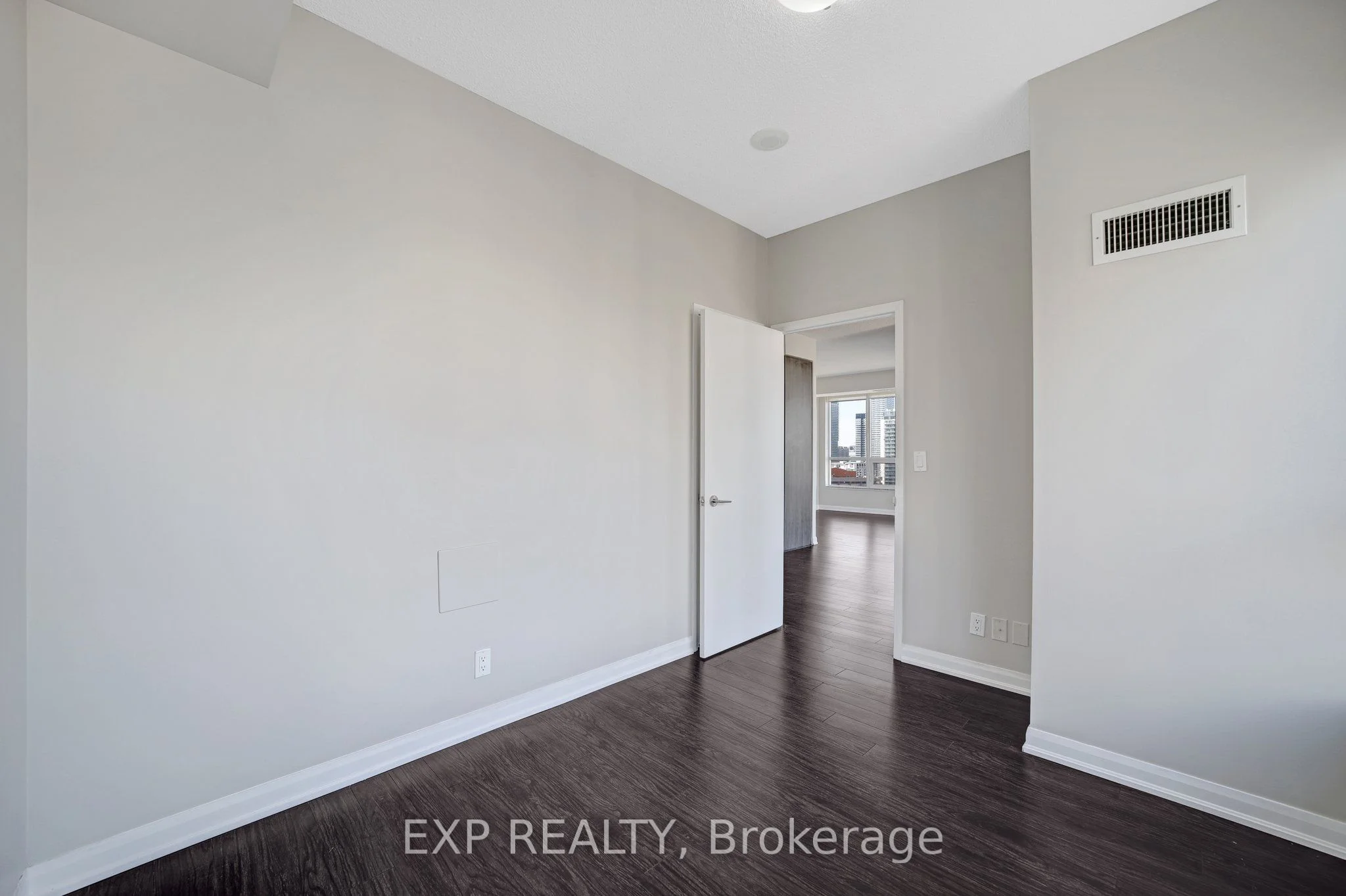 500 Sherbourne Street 1810, Toronto C08, ON M4X 1L1