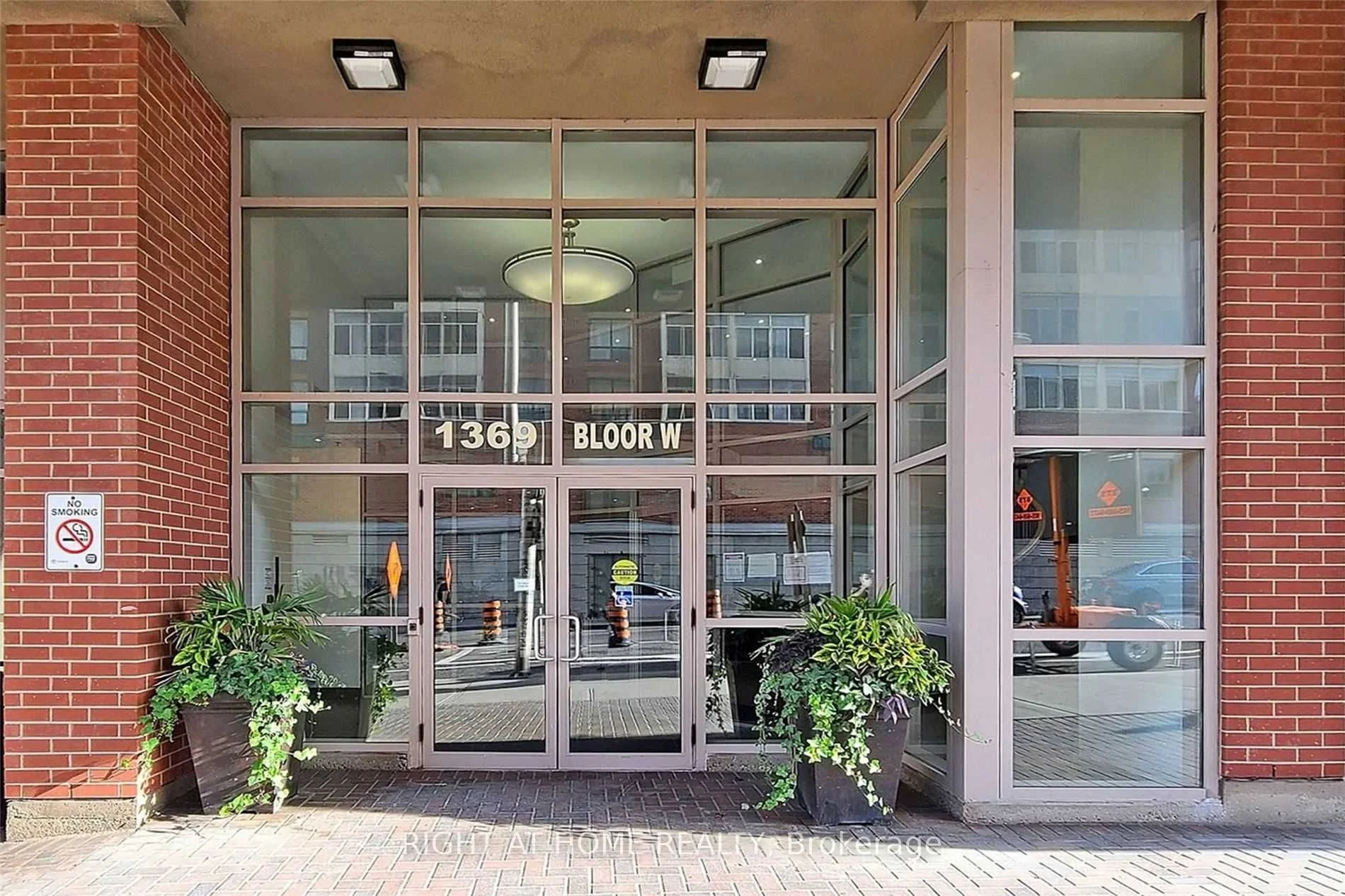 1369 Bloor Street W 1004, Toronto C01, ON M6P 4J4