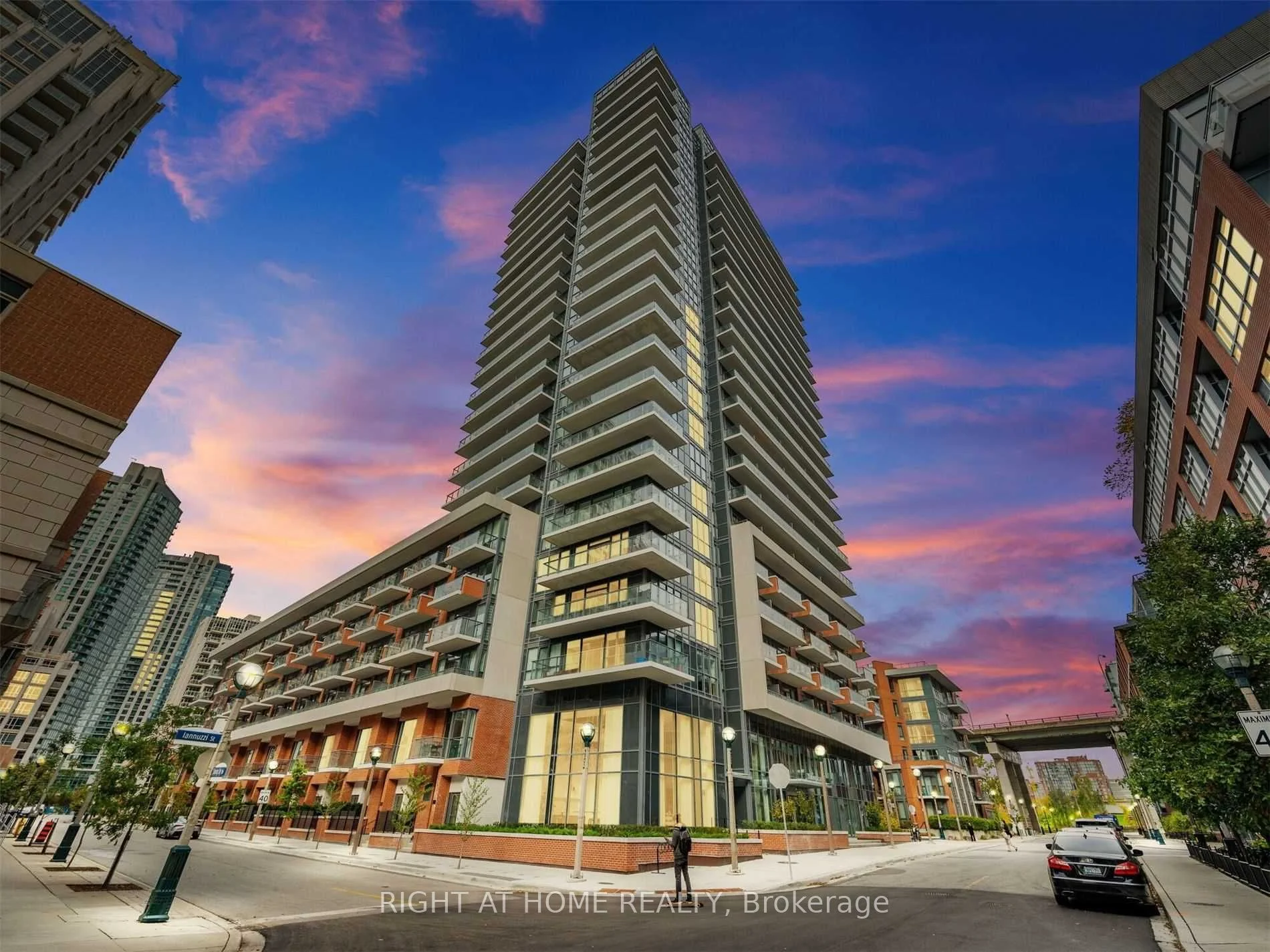 38 Iannuzzi Street 216, Toronto C01, On M5v 0s2