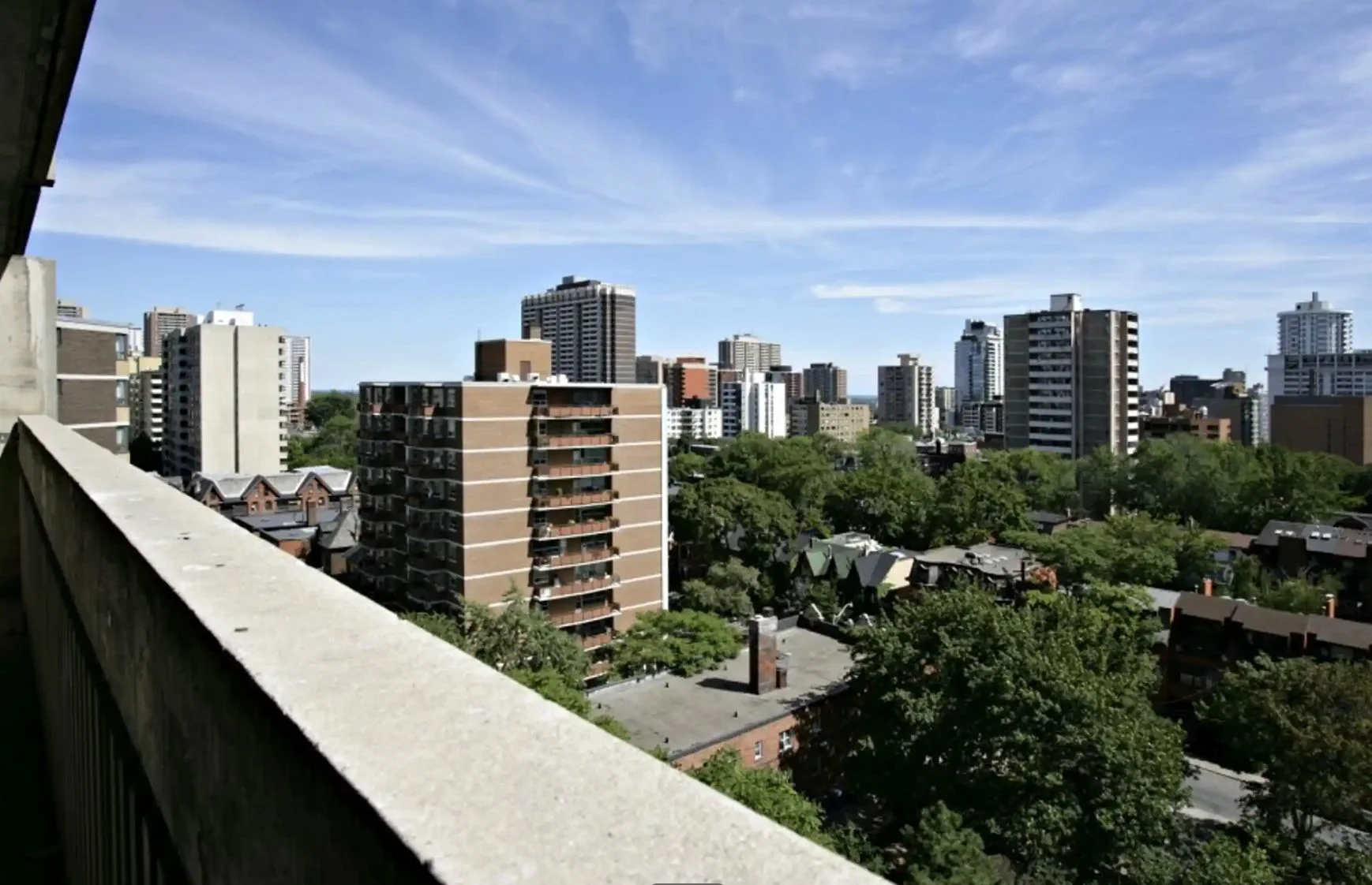 33 Isabella Street 712, Toronto C08, On M4y 2p7