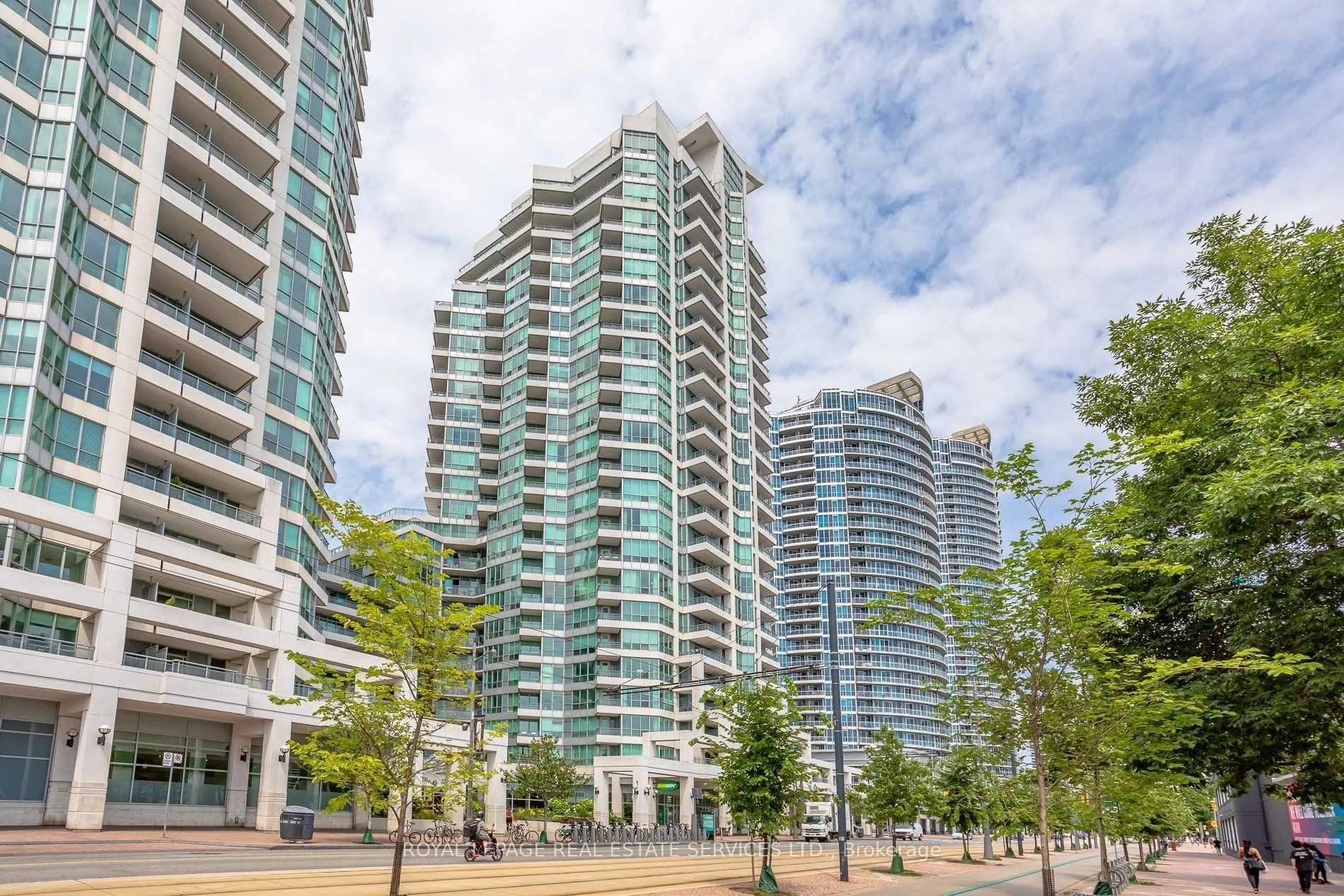 Condo Apartment in Toronto