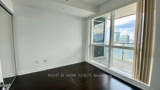 386 Yonge Street 4116, Toronto C01, ON M5B 0A5