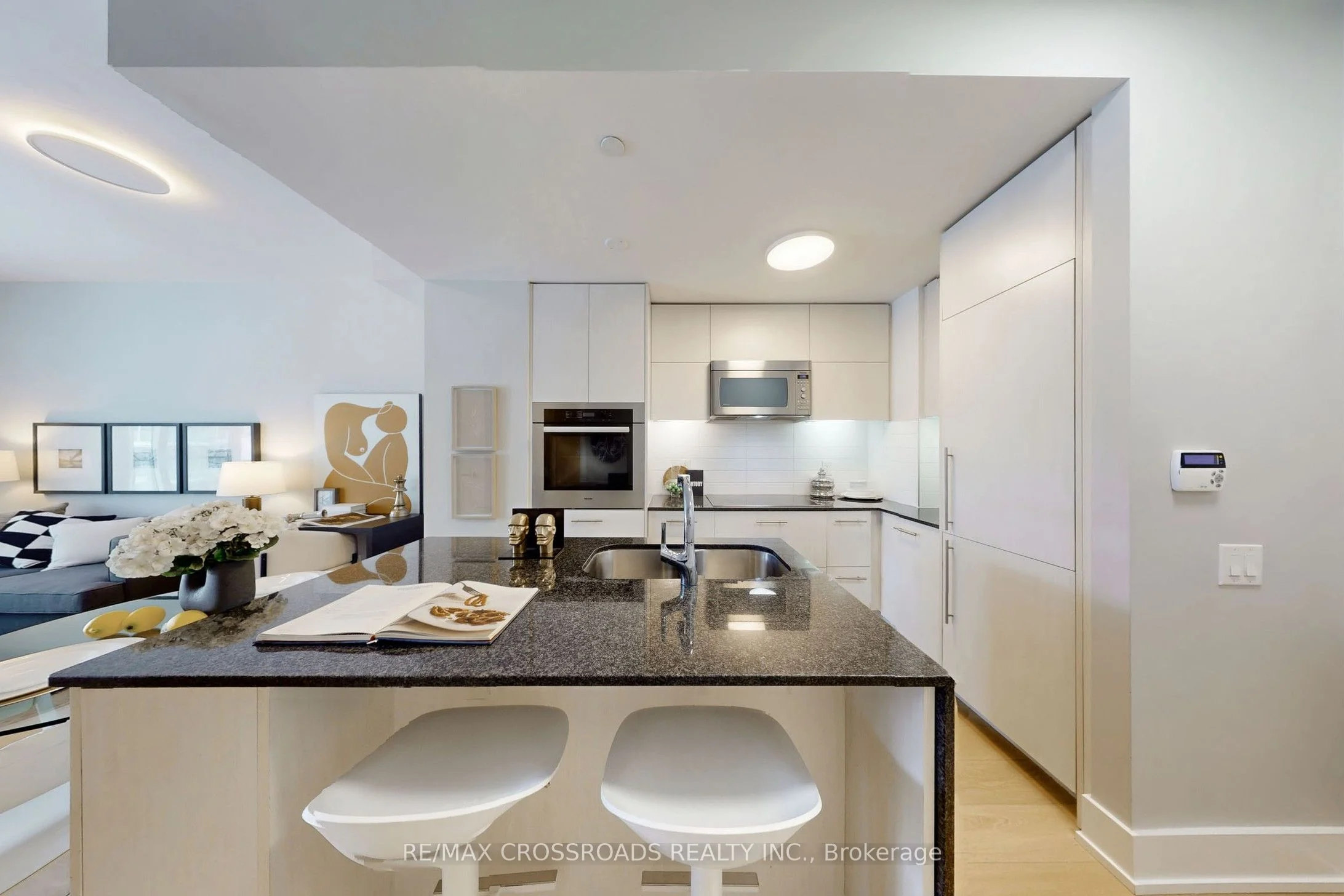 170 Avenue Road 306, Toronto C02, ON M5R 0A4