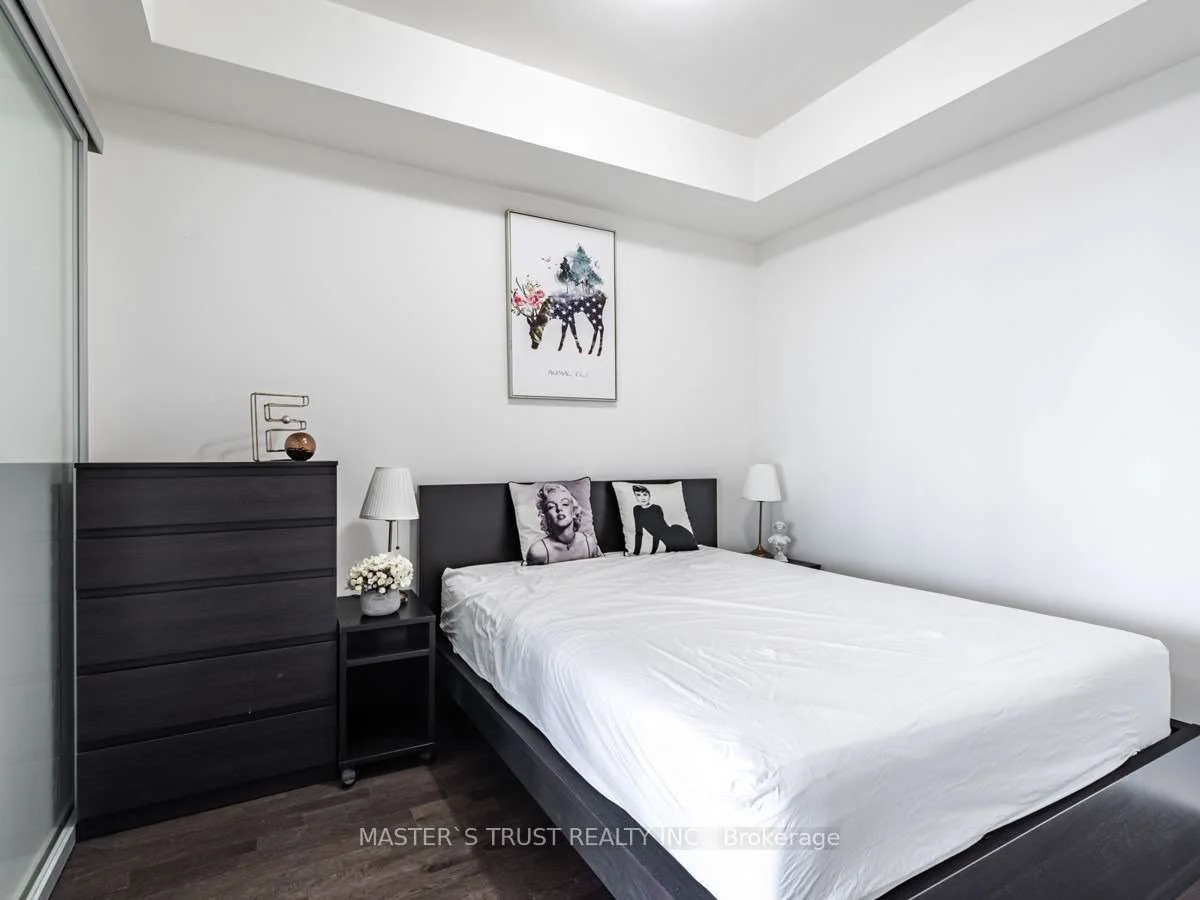 1 Bloor Street E 4302, Toronto C08, ON M4W 0A8