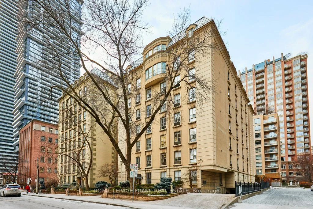 Condo Apartment in Toronto