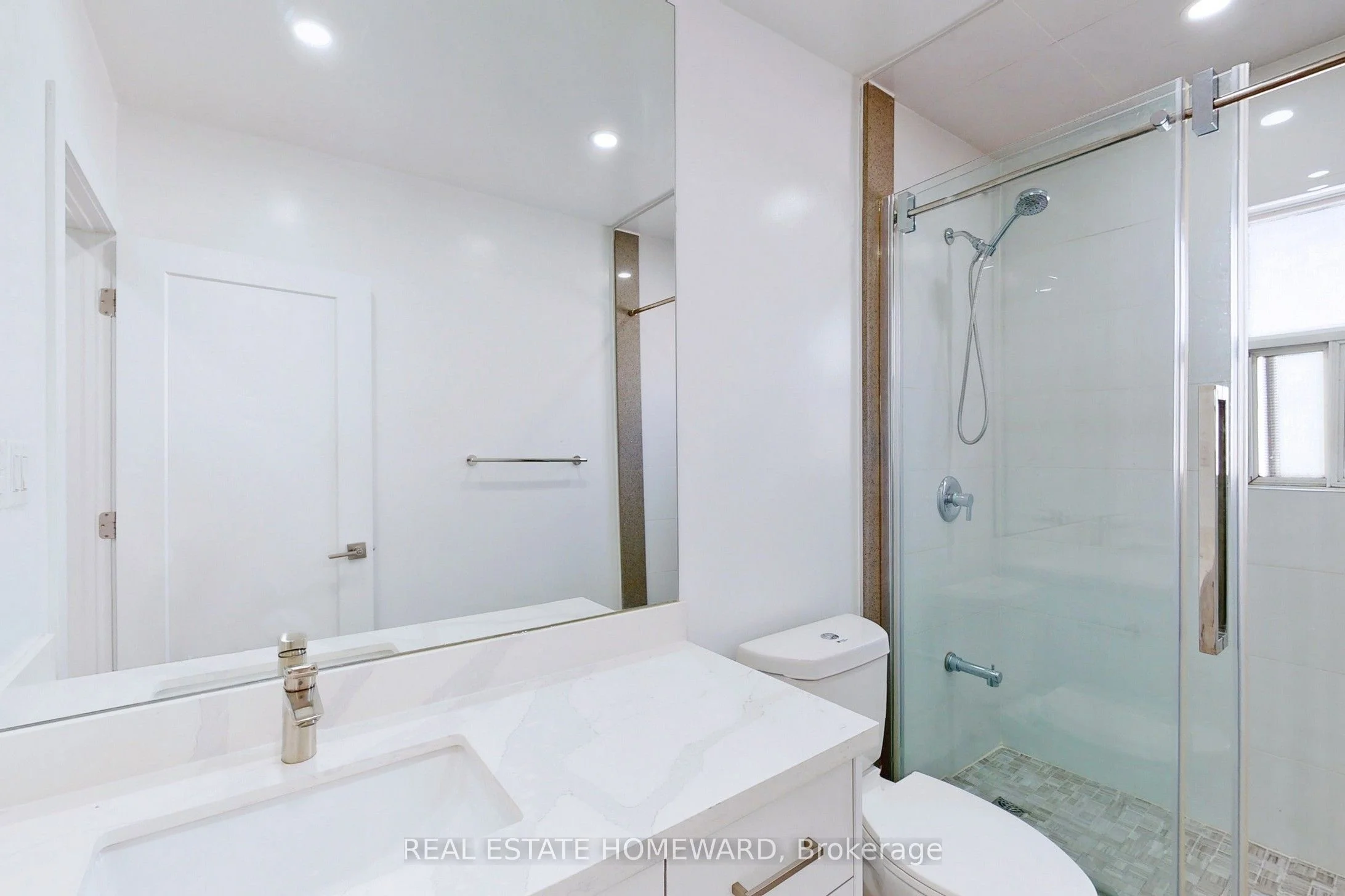1566 Avenue Road 204, Toronto C04, ON M5M 3X6