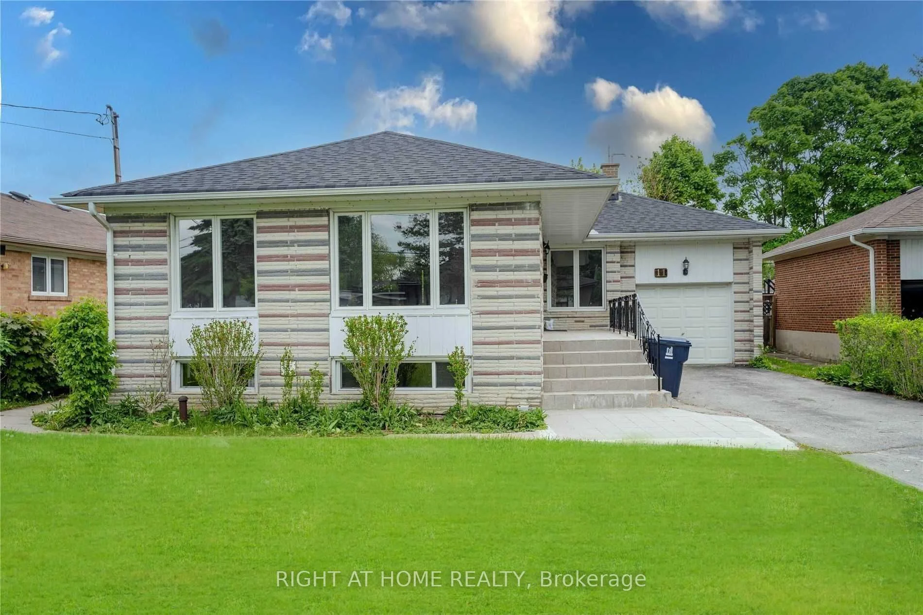 11 Elder Street W Main Floor, Toronto C06, On M3h 5g5