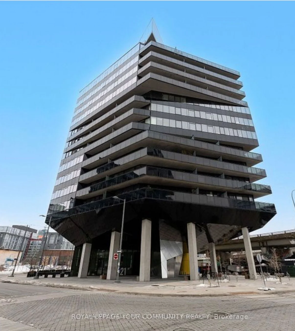 21 Lawren Harris Square 504, Toronto C08, On M5a 0t4