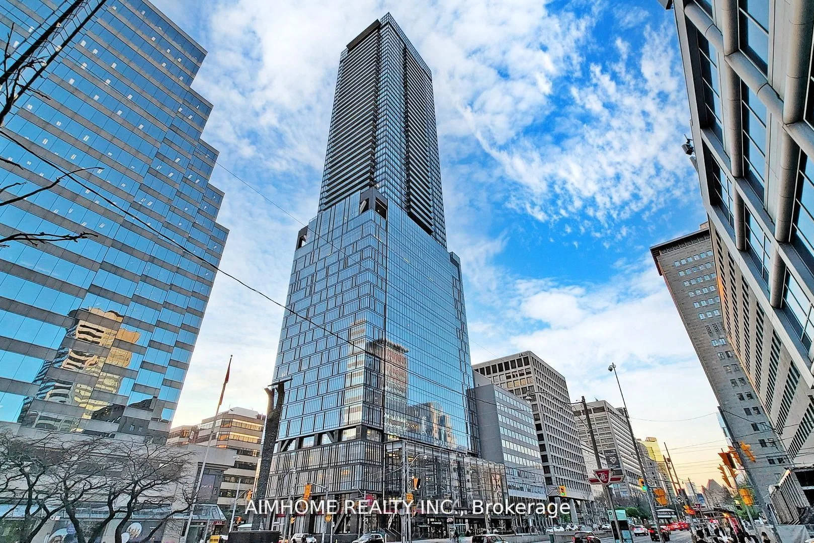 488 University Avenue 3406, Toronto C01, On M5g 1x3