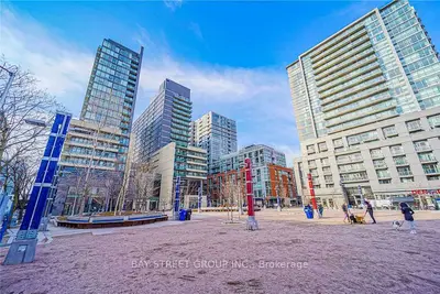 36 Lisgar Street 708e, Toronto C01, On M6j 0c7