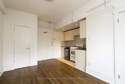 160 Huron Street 510, Toronto C01, On M5t 2b5