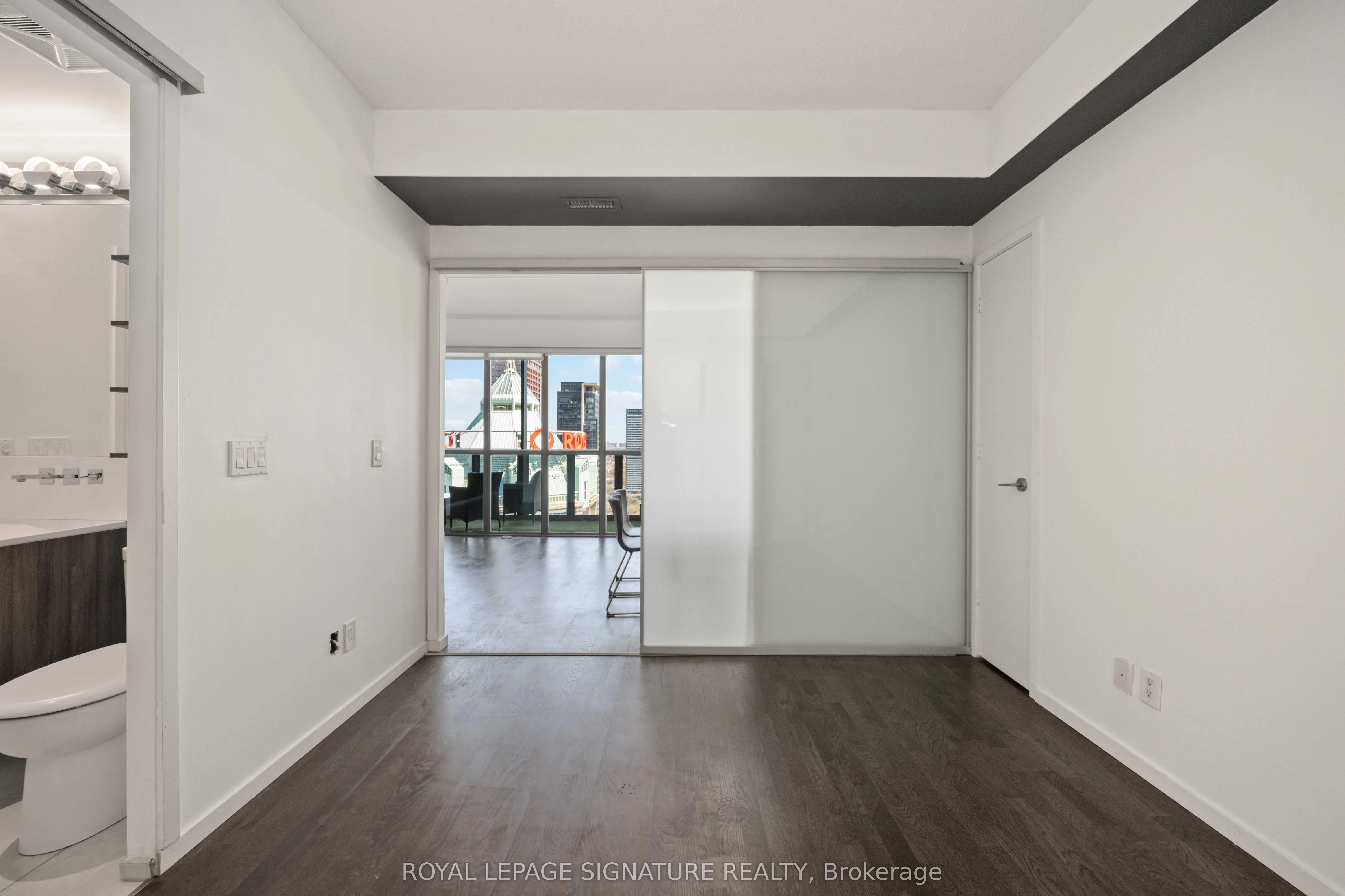 101 Charles Street E 2411, Toronto C08, ON M4Y 0A9