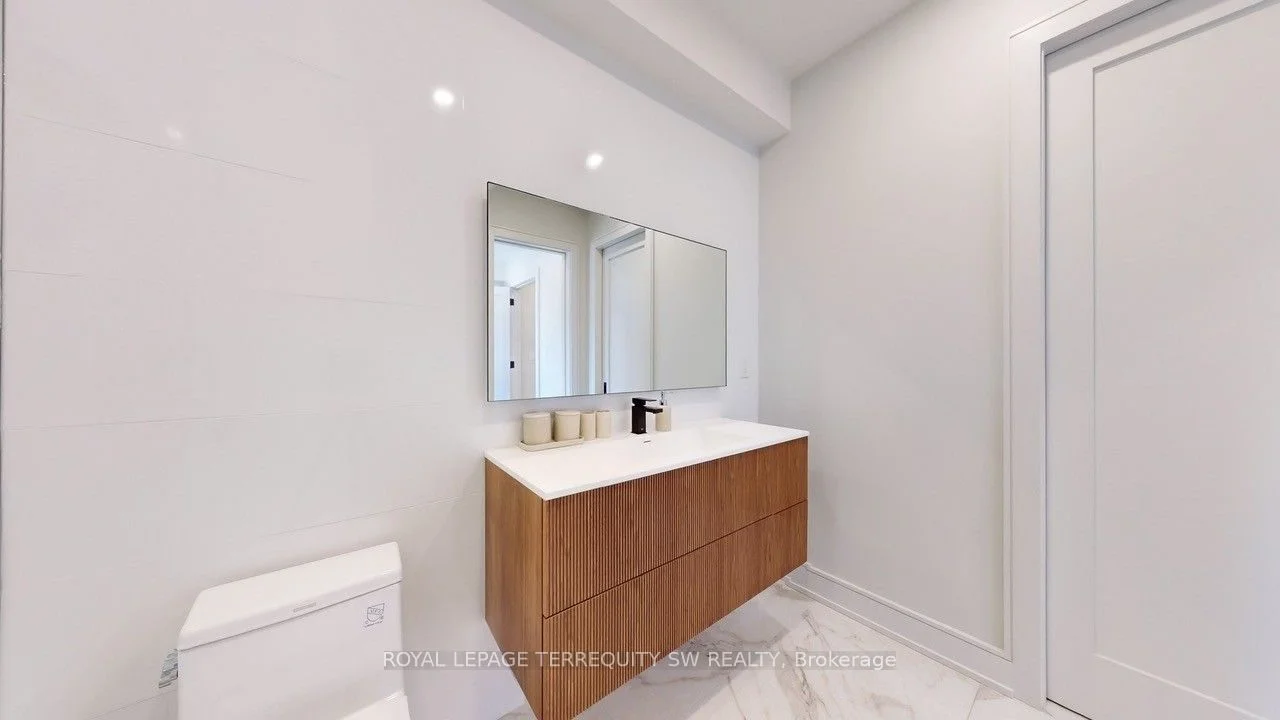 144 Dovercourt Road Upper, Toronto C01, ON M6J 3C4