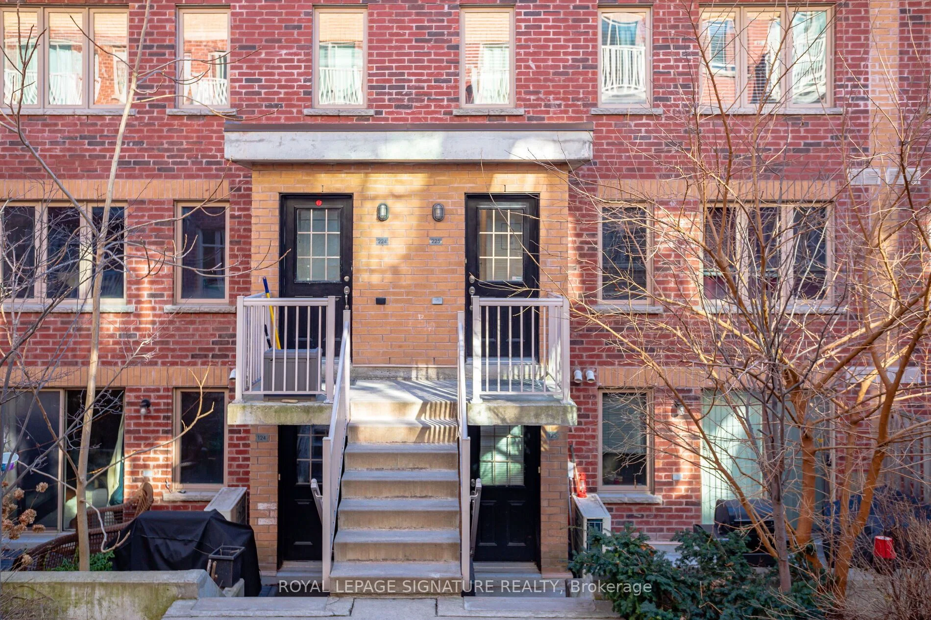 11 Ruttan Street 225, Toronto C01, On M6p 0a1