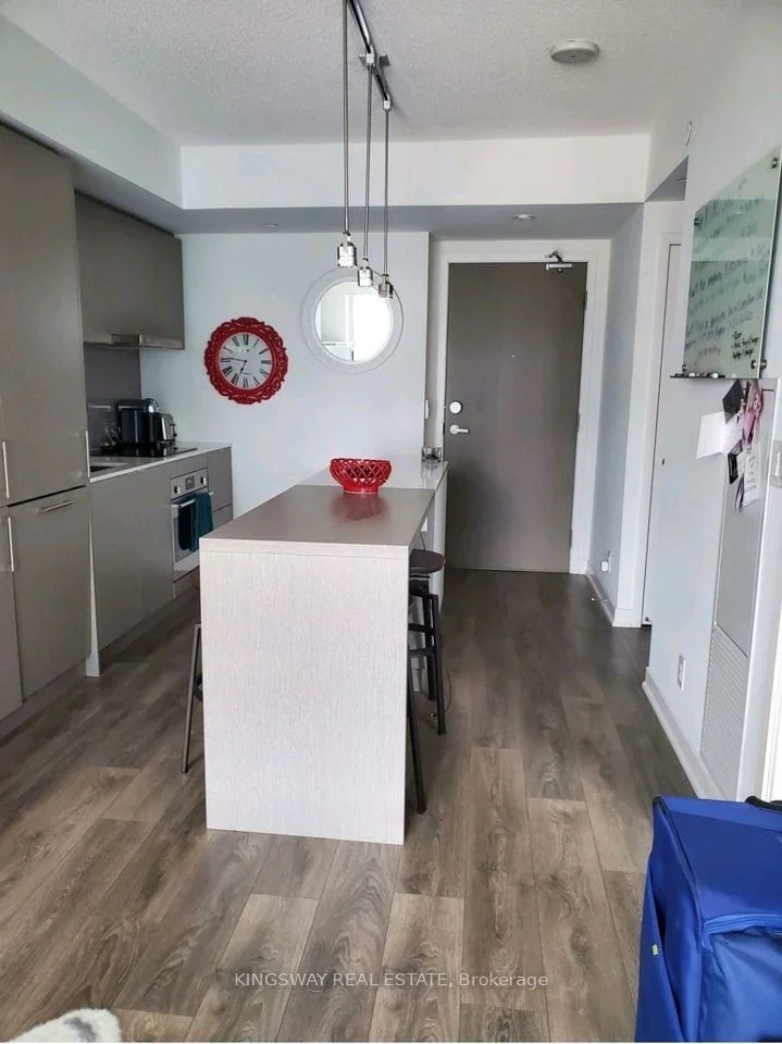 100 Harbour Street 3303, Toronto C01, ON M5J 2T5