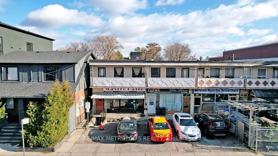 349 Oakwood Avenue A, Toronto C03, ON M6E 2W1