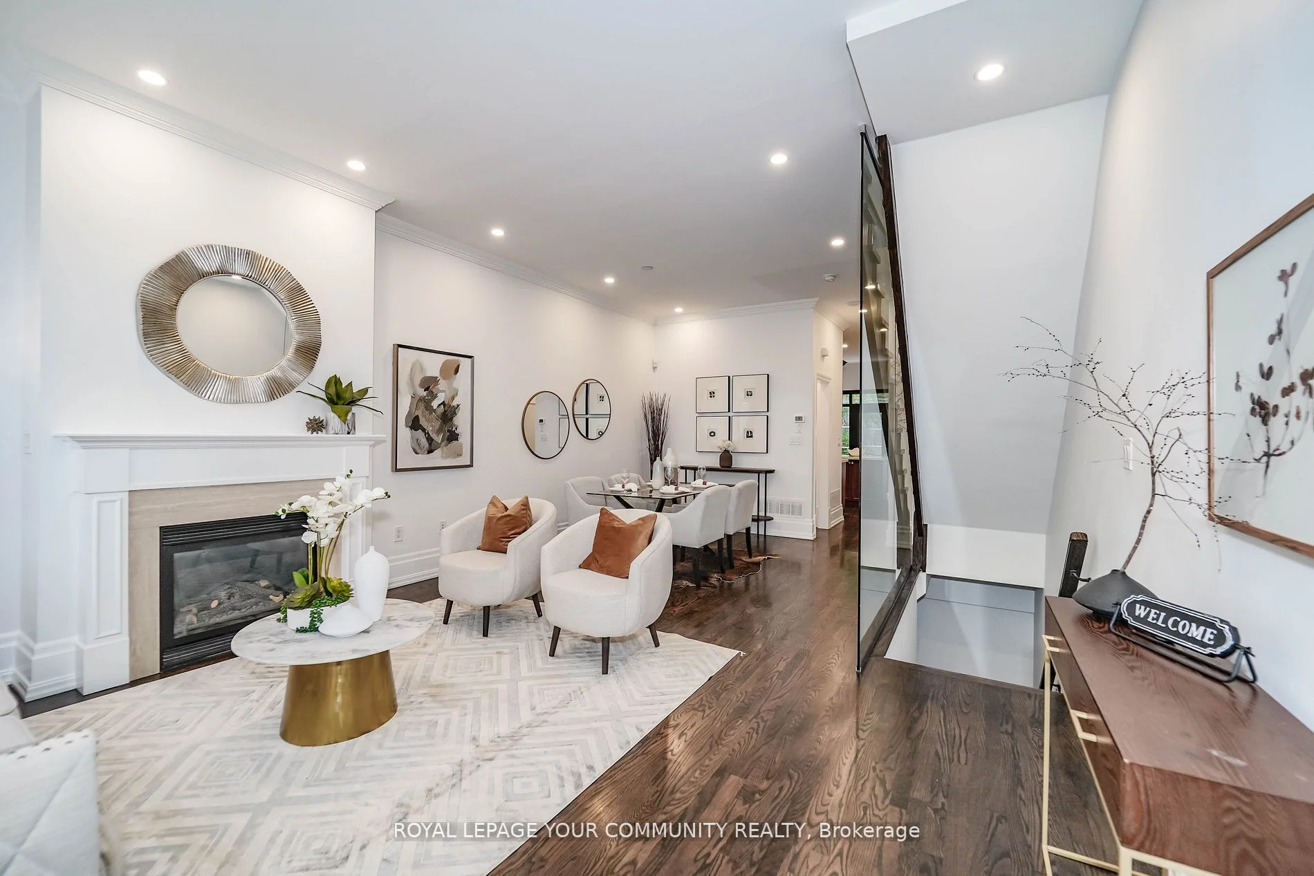 47 York Mills Road 212, Toronto C12, ON M2P 2B6