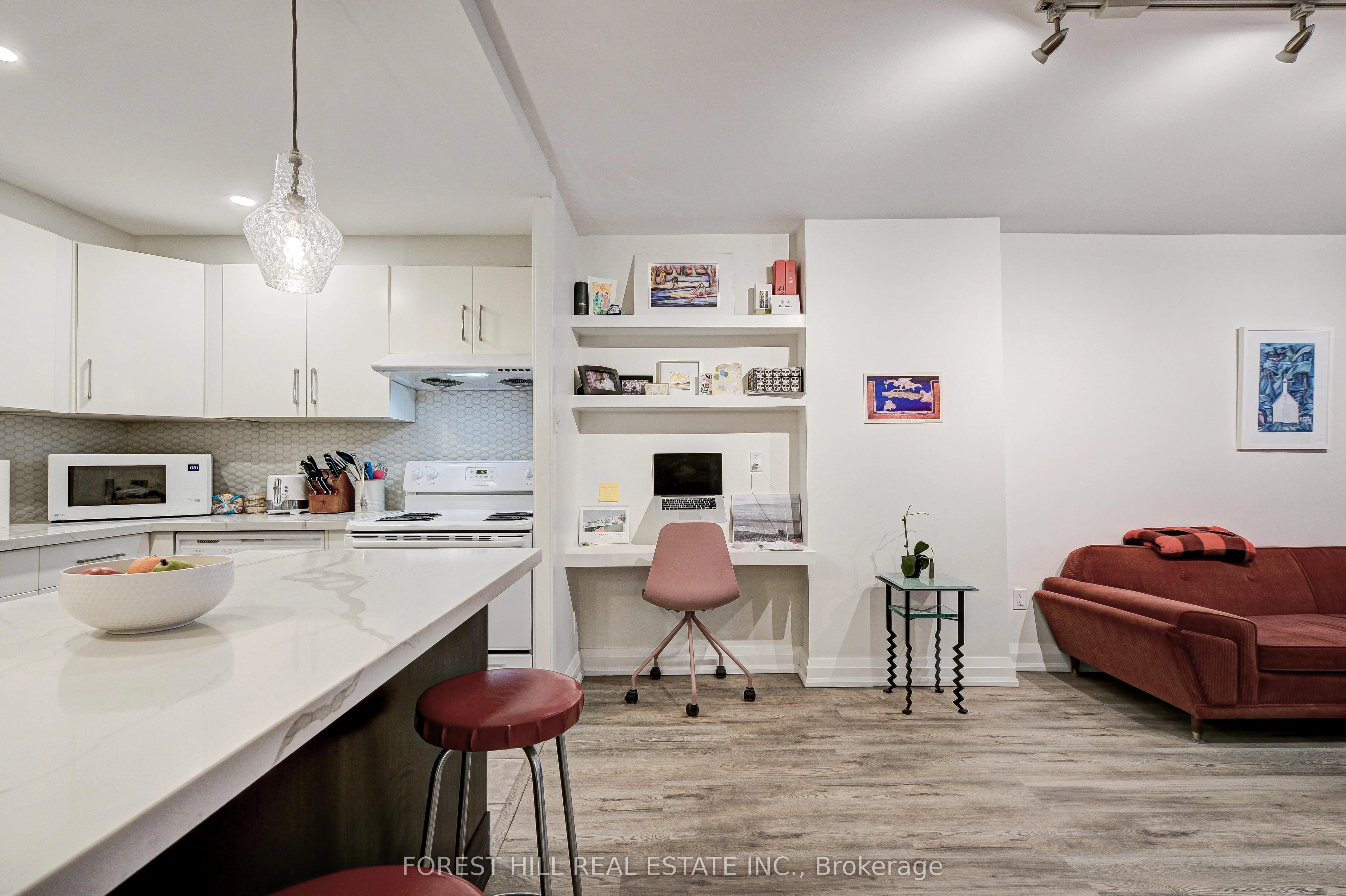 335 Lonsdale Road 211, Toronto C03, On M5p 1r4